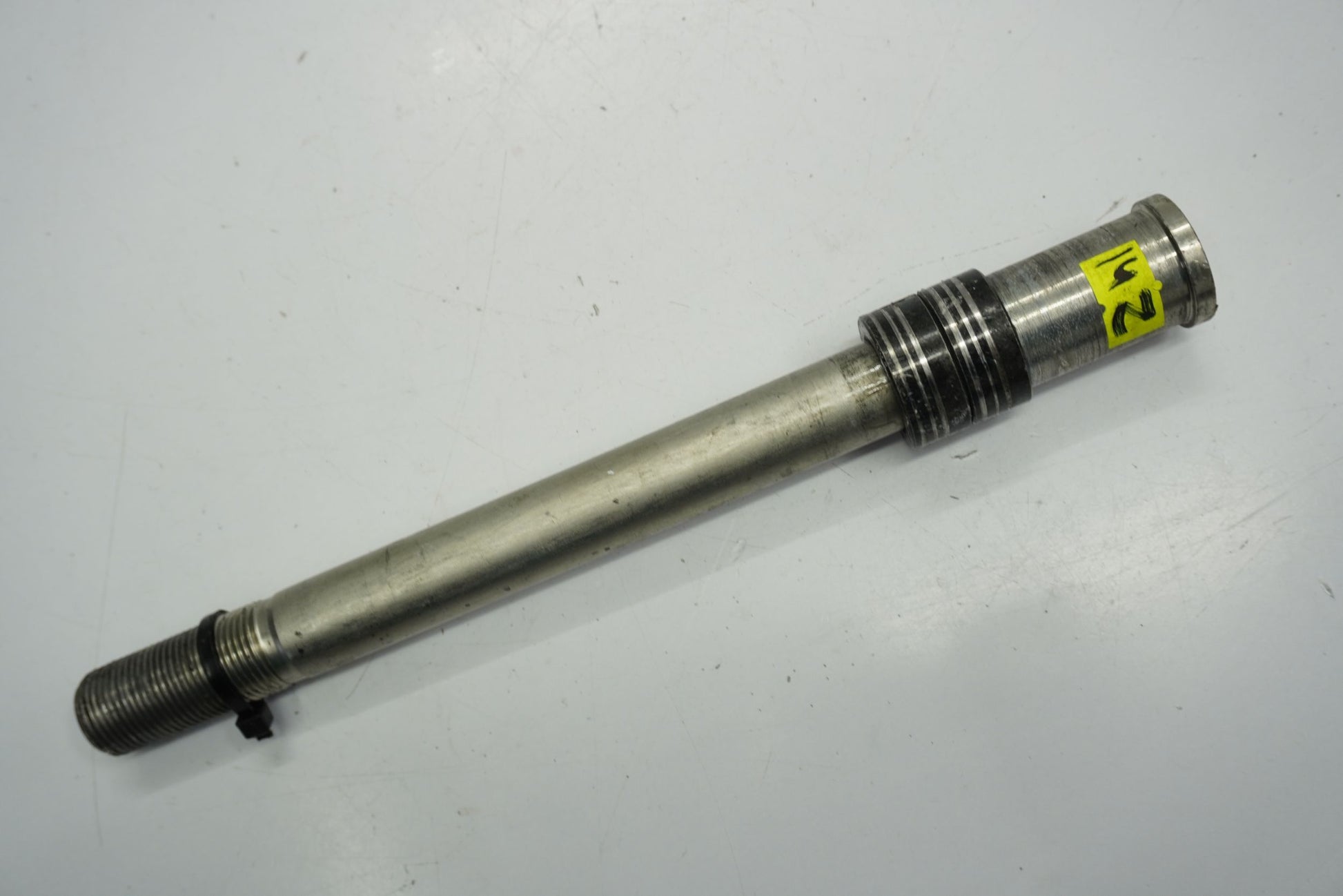 KAWASAKI Z1000 14-19 Vorderachse Achse vorne Radachse front axle 5
