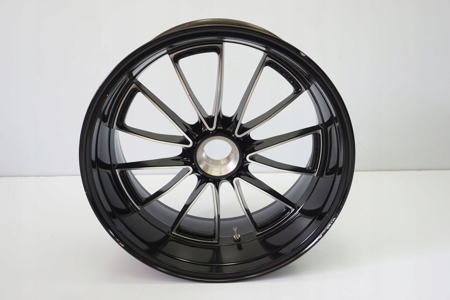 DUCATI DIAVEL 1200 Felge hinten Wheel Hinterrad 8