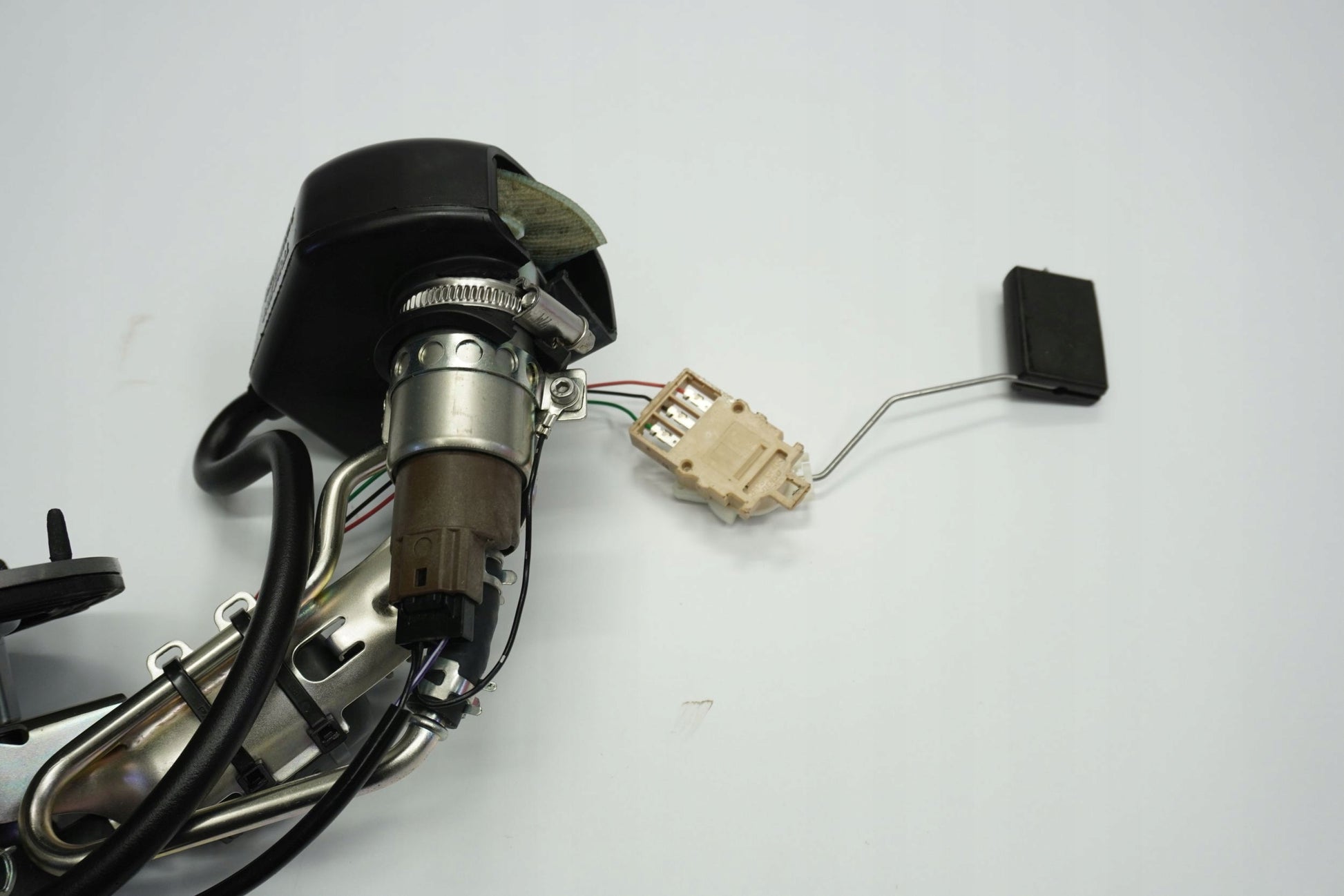 TRIUMPH ROCKET 3 R 20- Benzinpumpe Kraftstoffpumpe Fuel Pump 14