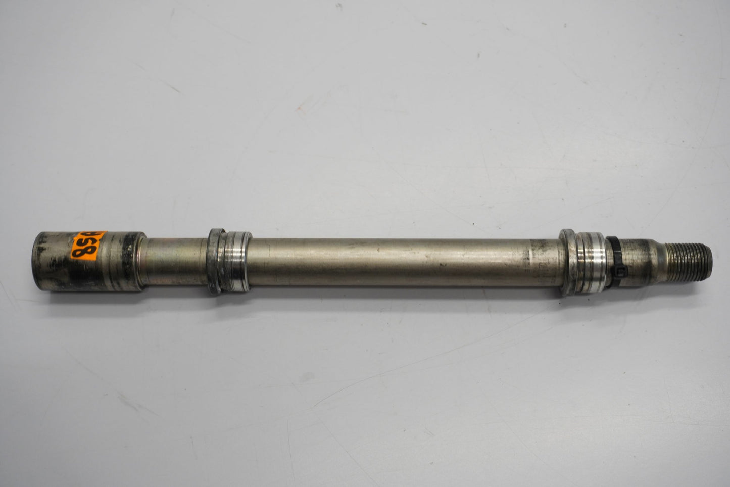 YAMAHA XV 1900 A MIDNIGHT STAR 06-13 Vorderachse Achse vorne Radachse front axle 2