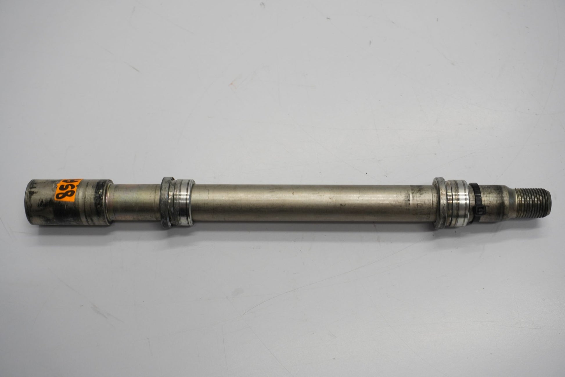 YAMAHA XV 1900 A MIDNIGHT STAR 06-13 Vorderachse Achse vorne Radachse front axle 2