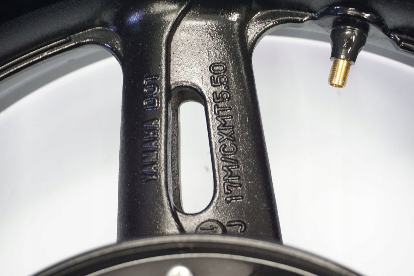 YAMAHA FJR 1300 06-12 Felge hinten Wheel Hinterrad 4