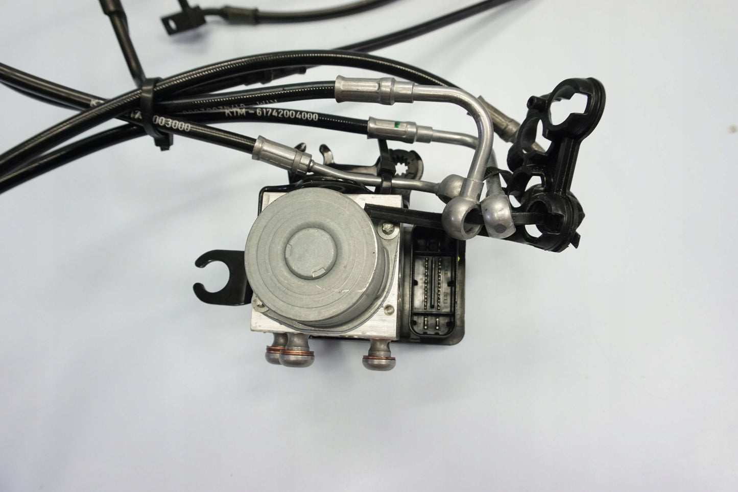 KTM 1290 SUPER DUKE R 20- ABS Pumpe Druckmodulator 3