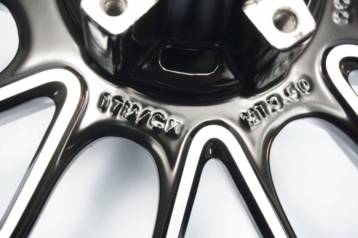 DUCATI DIAVEL 1200 Felge vorne Wheel Vorderrad 4