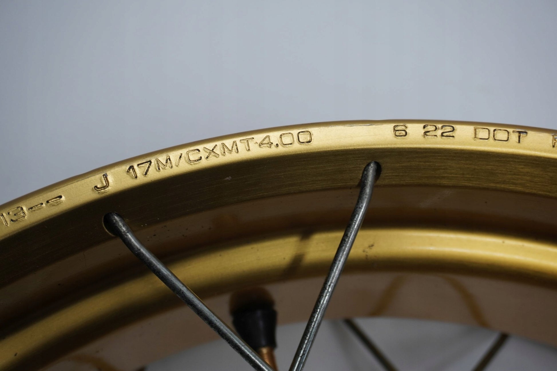 SUZUKI DL 1050 V-STROM 20- Felge hinten Wheel Hinterrad 3