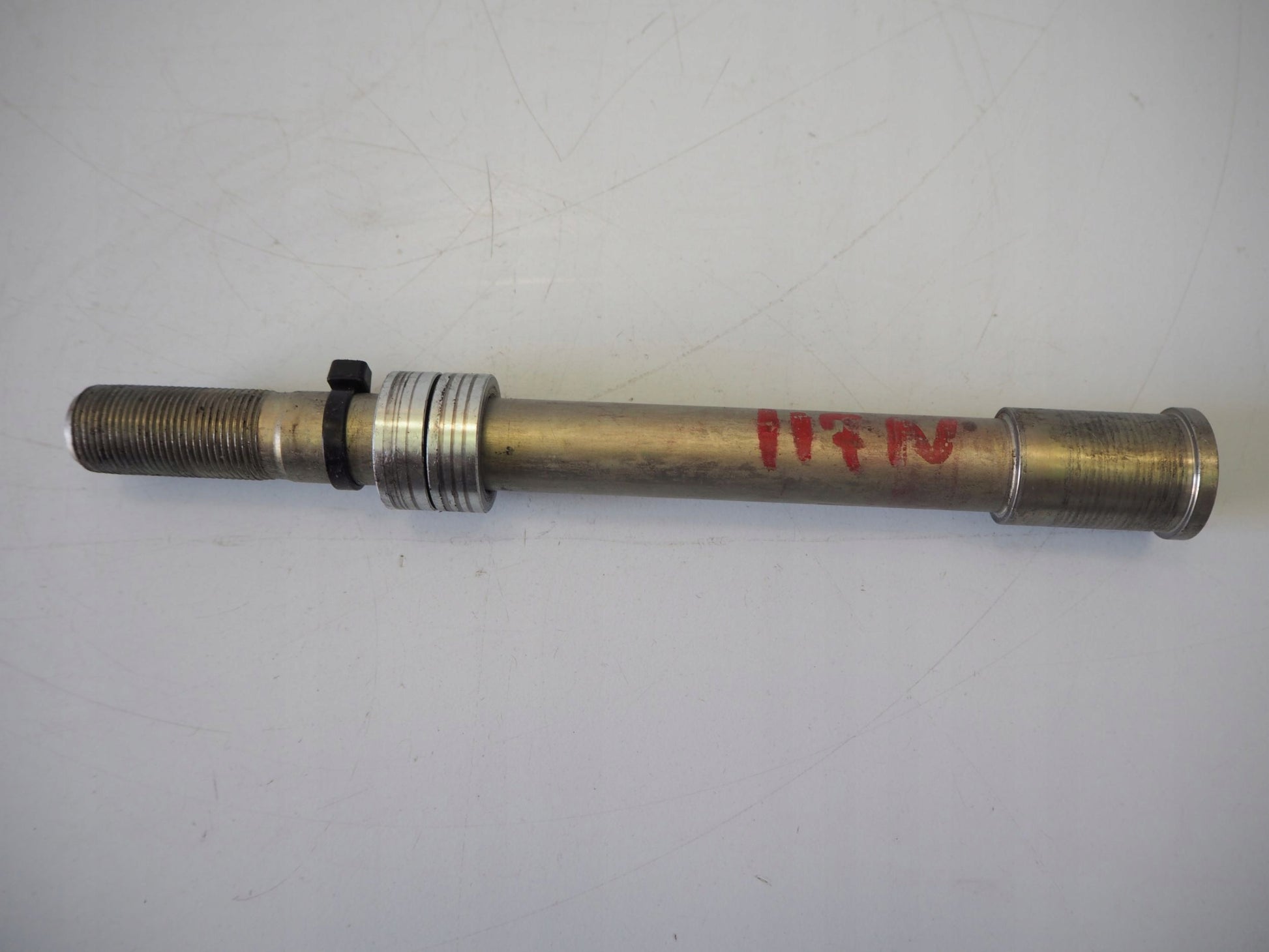 KAWASAKI Z-900 20- Vorderachse Achse vorne Radachse front axle 2