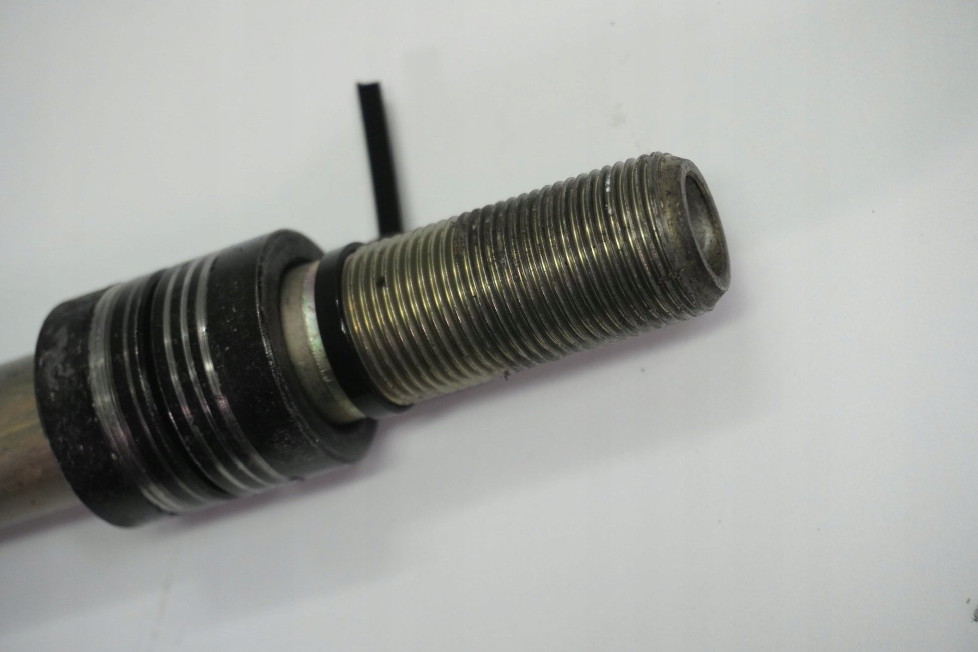 KAWASAKI Z1000 10-13 Vorderachse Achse vorne Radachse front axle 3