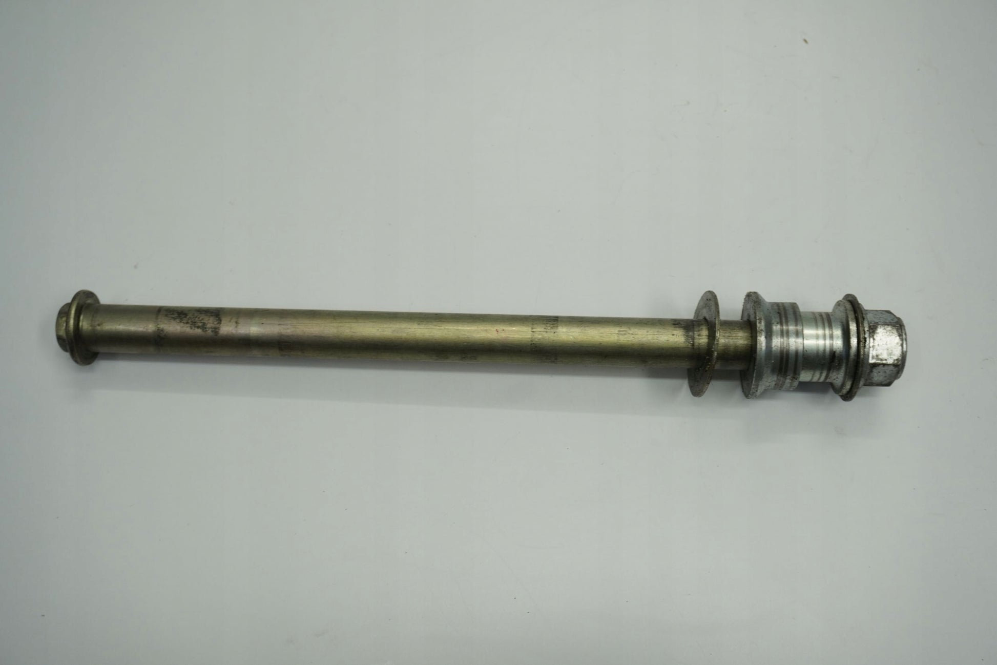 SUZUKI SFV 650 GLADIUS 09-16 Hinterachse Achse hinten Radachse rear axle 3