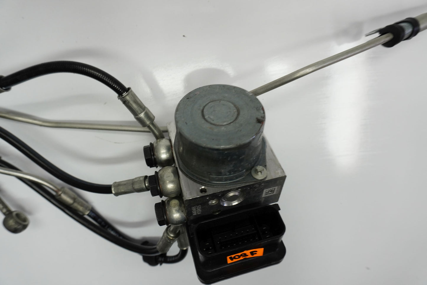 DUCATI PANIGALE 1299 15-18 POMPA ABS + ŚRUBY 7