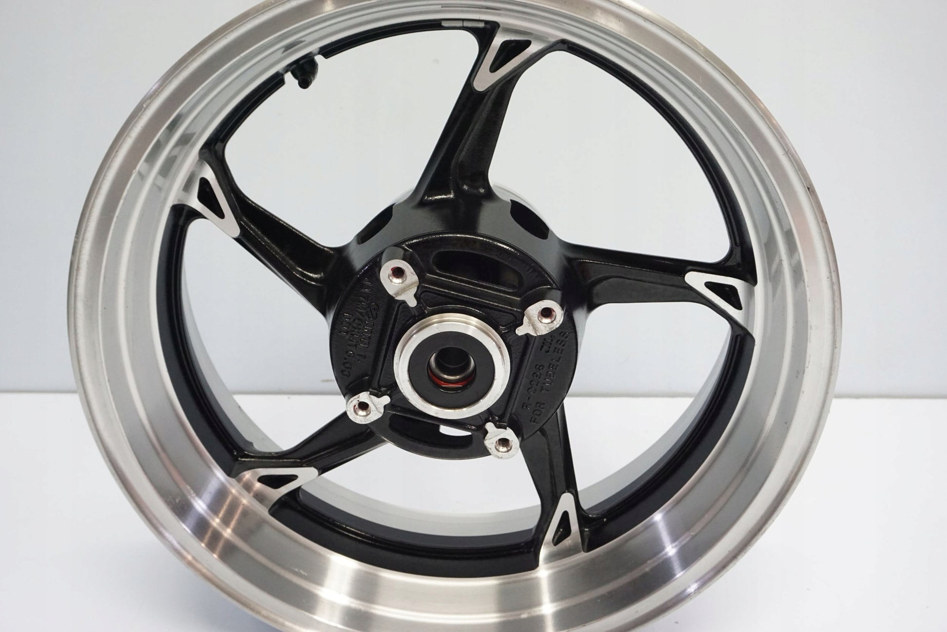 KAWASAKI Z1000 10-13 Felge hinten Wheel Hinterrad 10