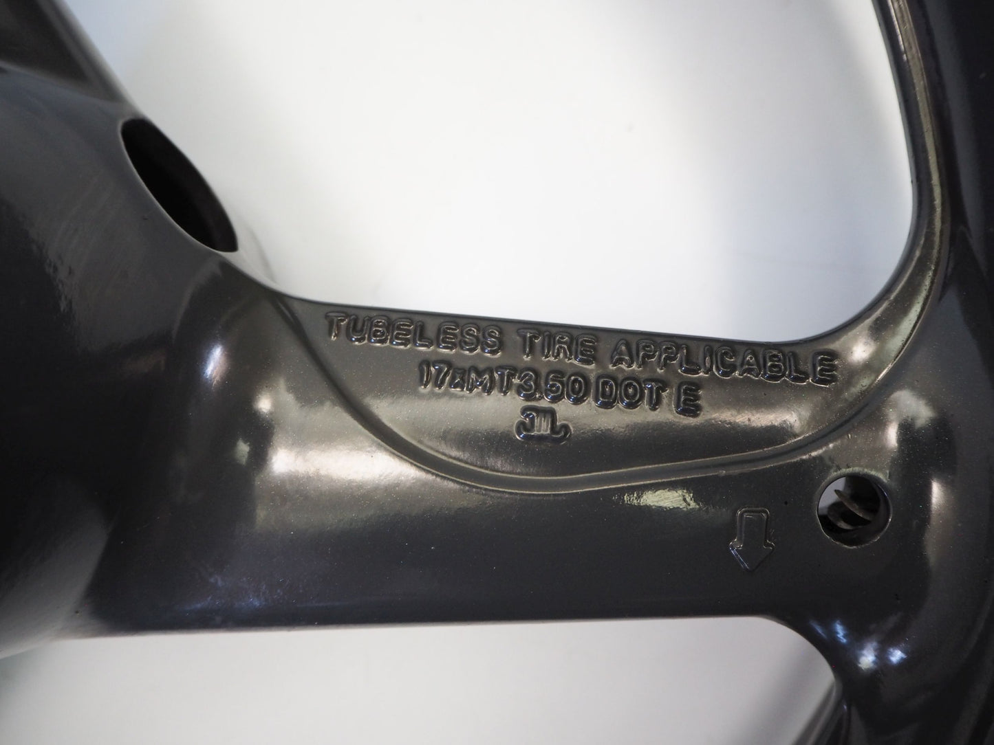 MOTO GUZZI 1200 SPORT V4 06-13 Felge vorne Wheel Vorderrad 8