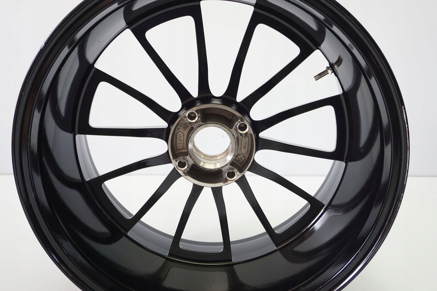 DUCATI DIAVEL 1200 Felge hinten Wheel Hinterrad 11