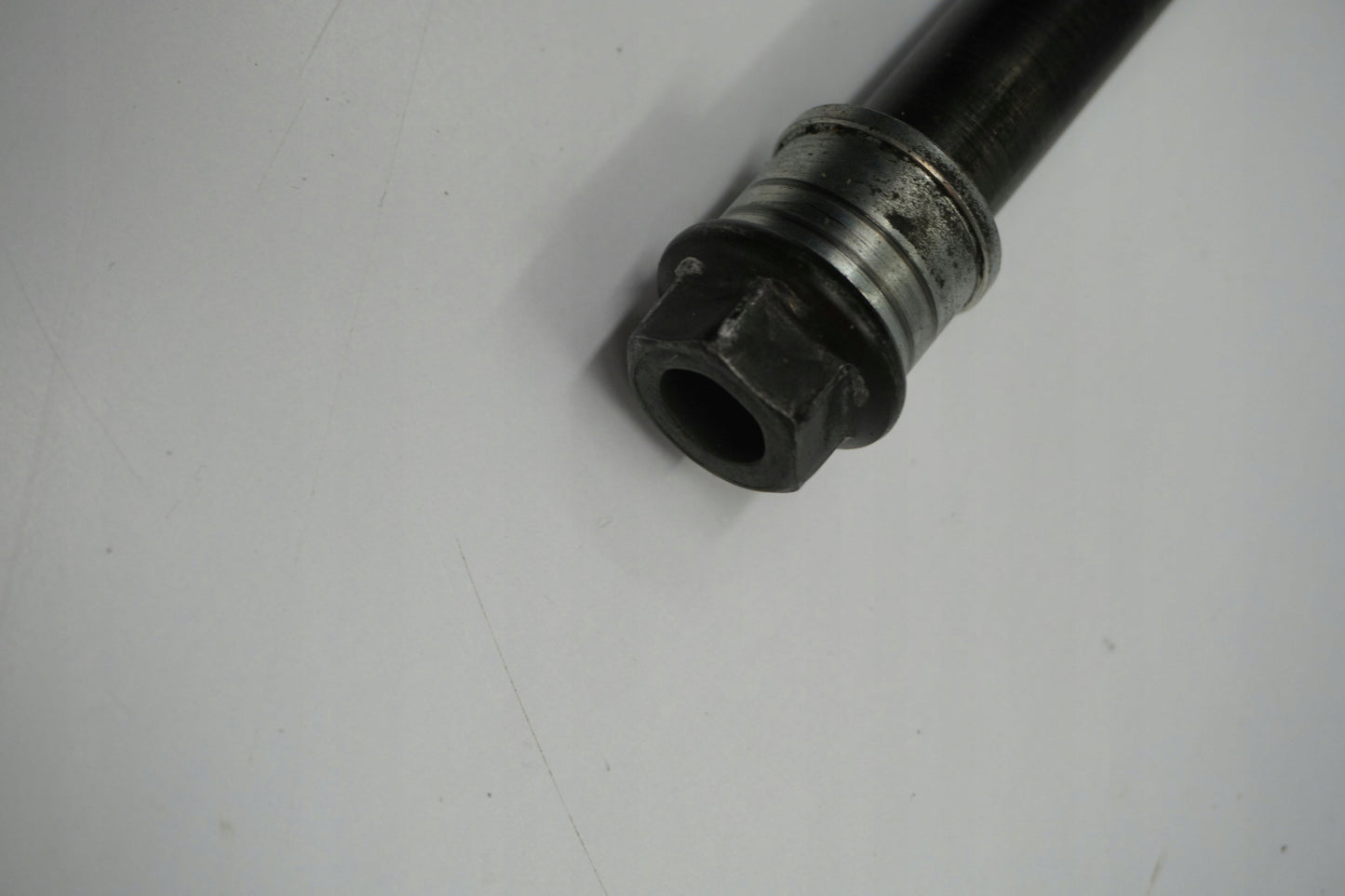 YAMAHA FZS FAZER 600 00-01 Vorderachse Achse vorne Radachse front axle 4