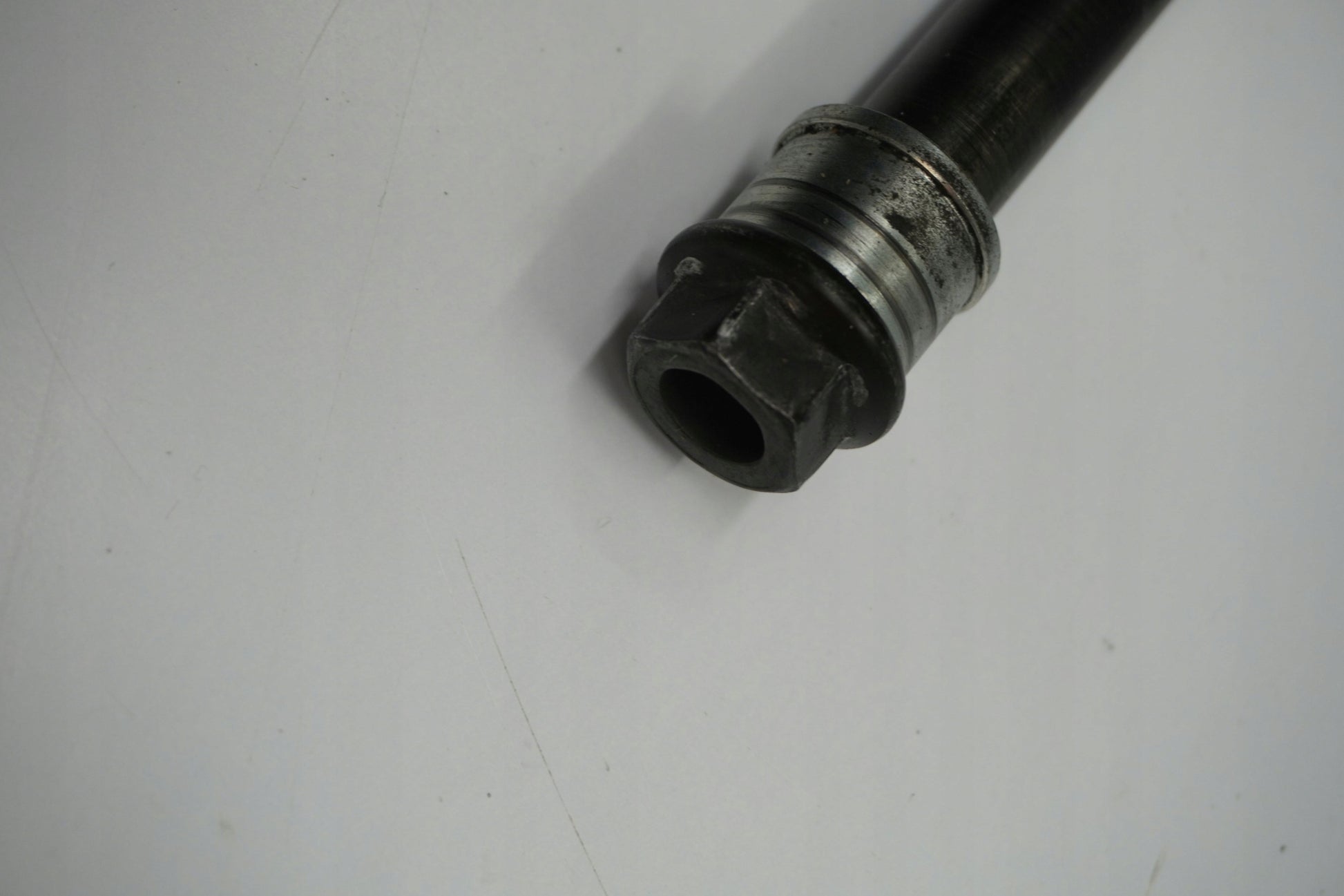 YAMAHA FZS FAZER 600 00-01 Vorderachse Achse vorne Radachse front axle 4