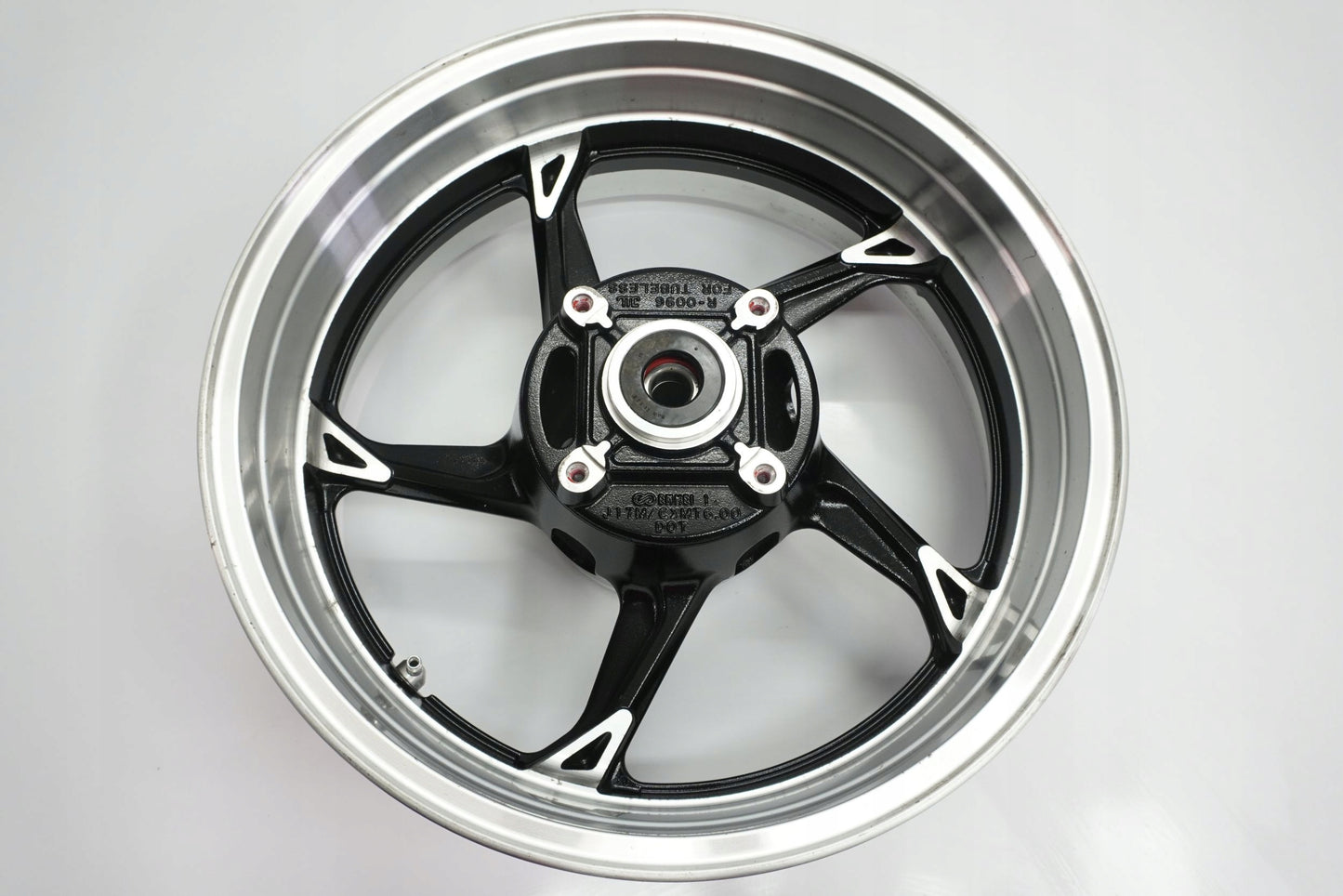 KAWASAKI Z1000 10-13 Felge hinten Wheel Hinterrad 2