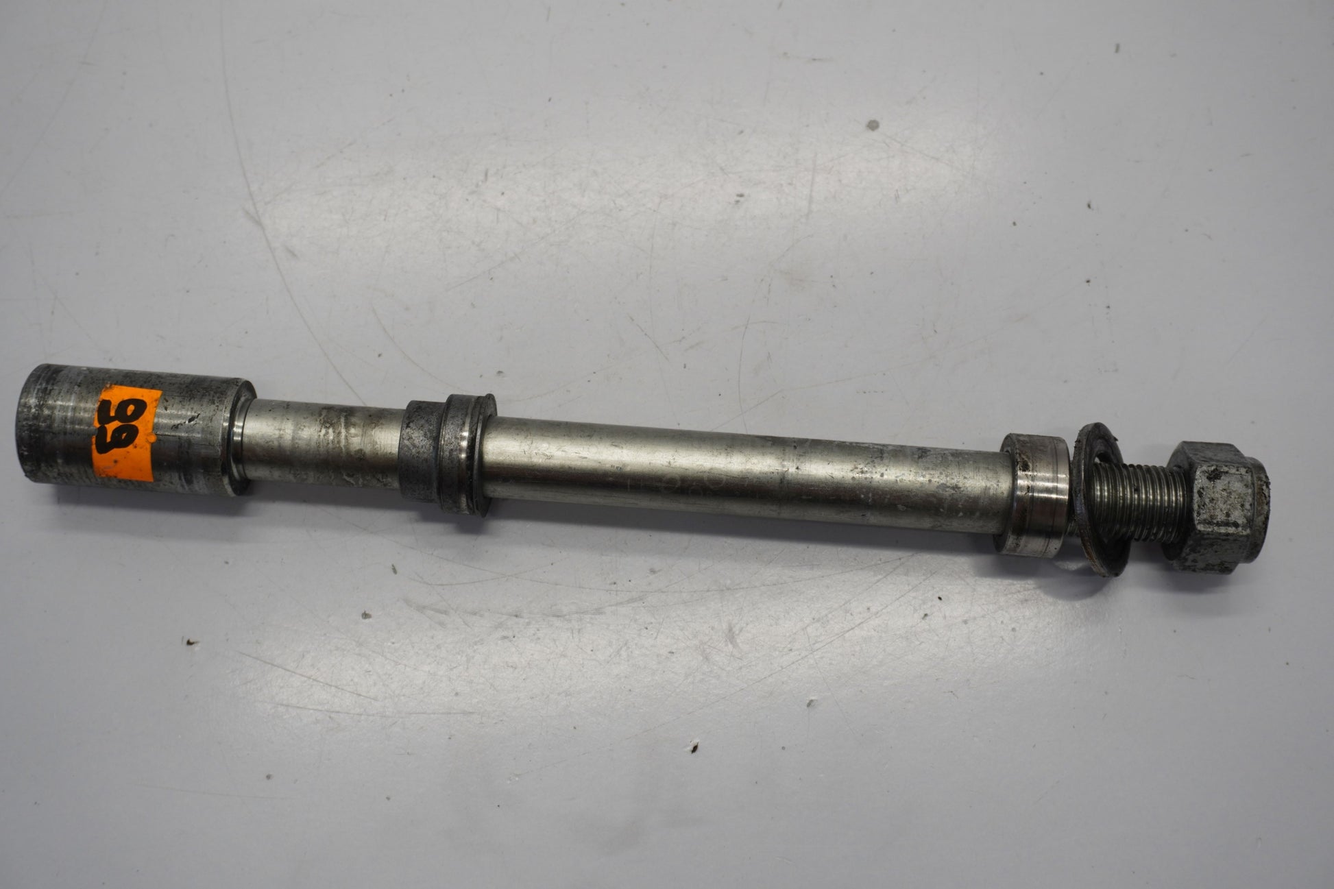 BMW F 700 GS 12-17 Vorderachse Achse vorne Radachse front axle 7