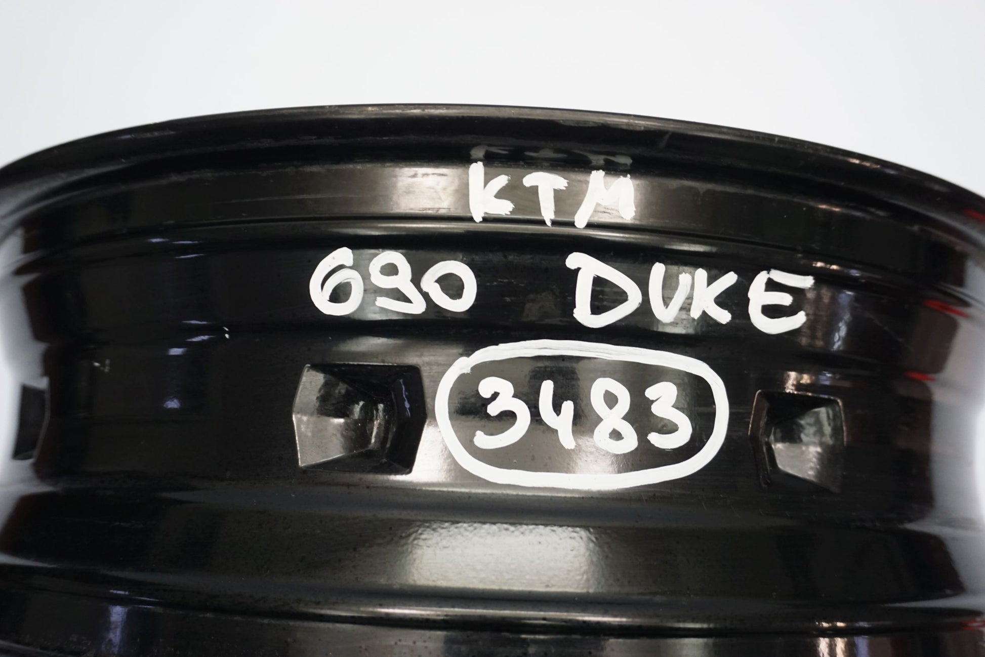 KTM 690 DUKE 16-19 Felge hinten Wheel Hinterrad 2