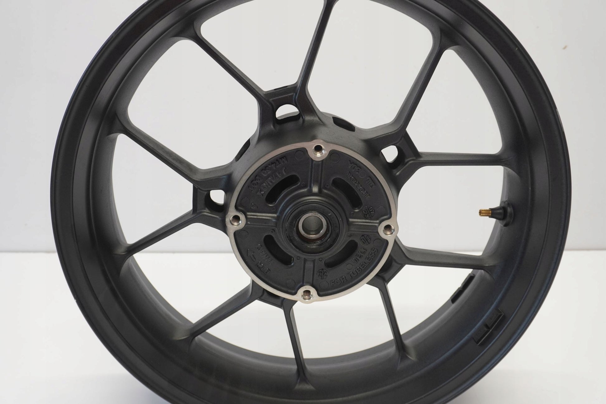 HONDA CB 750 HORNET 23- Felge hinten Wheel Hinterrad 8