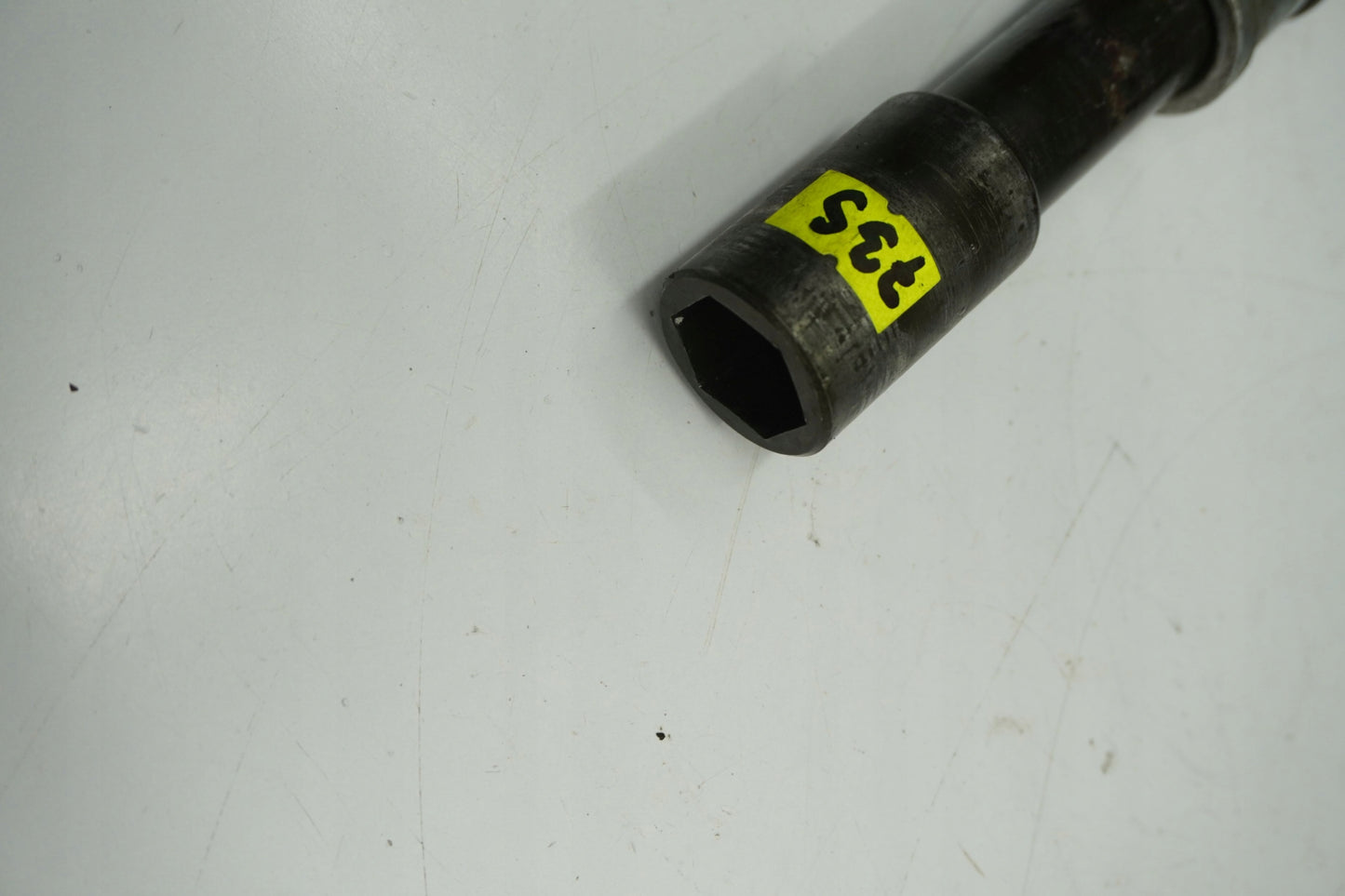 YAMAHA FJR 1300 01-05 Vorderachse Achse vorne Radachse front axle 5