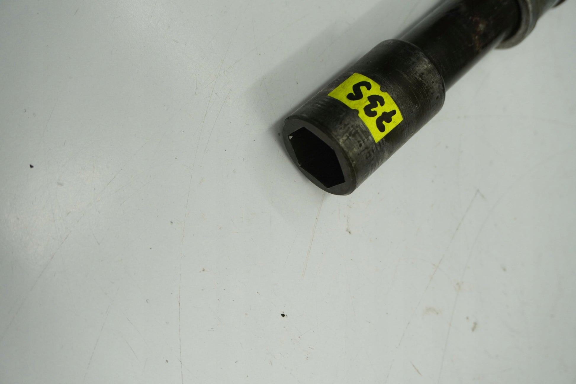 YAMAHA FJR 1300 01-05 Vorderachse Achse vorne Radachse front axle 5