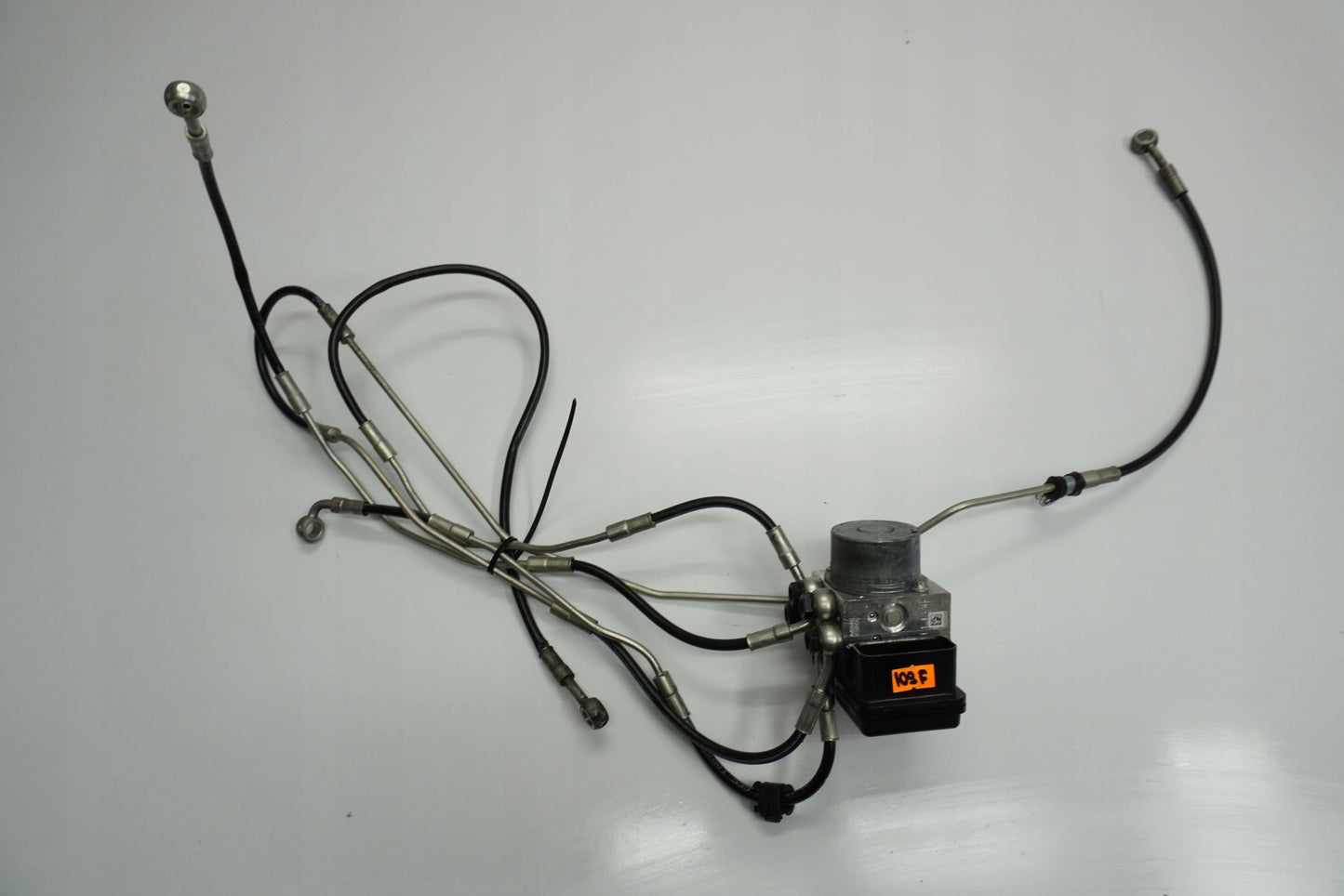 DUCATI PANIGALE 1299 15-18 POMPA ABS + ŚRUBY 5