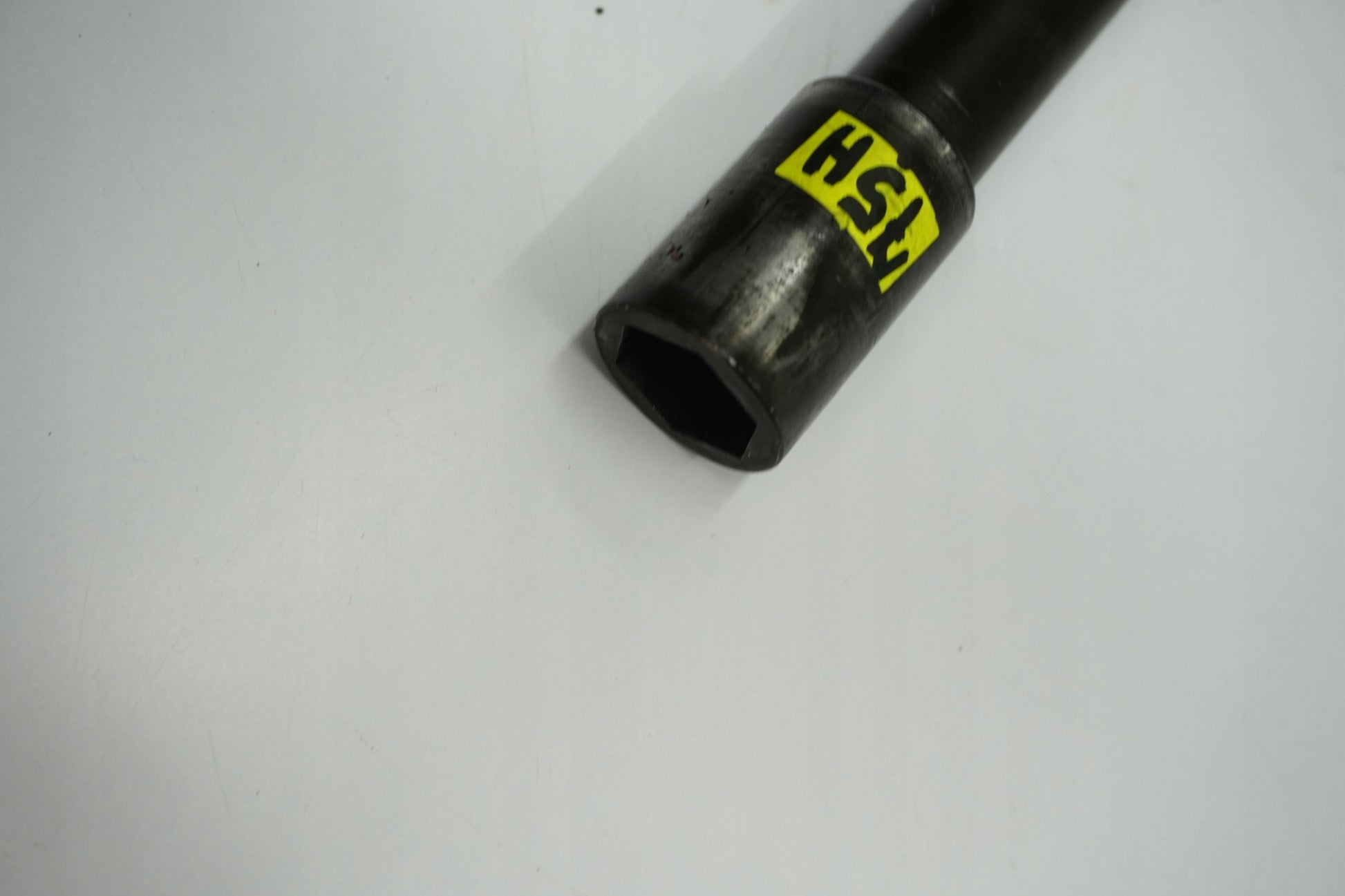 YAMAHA FJR 1300 01-05 Vorderachse Achse vorne Radachse front axle 3