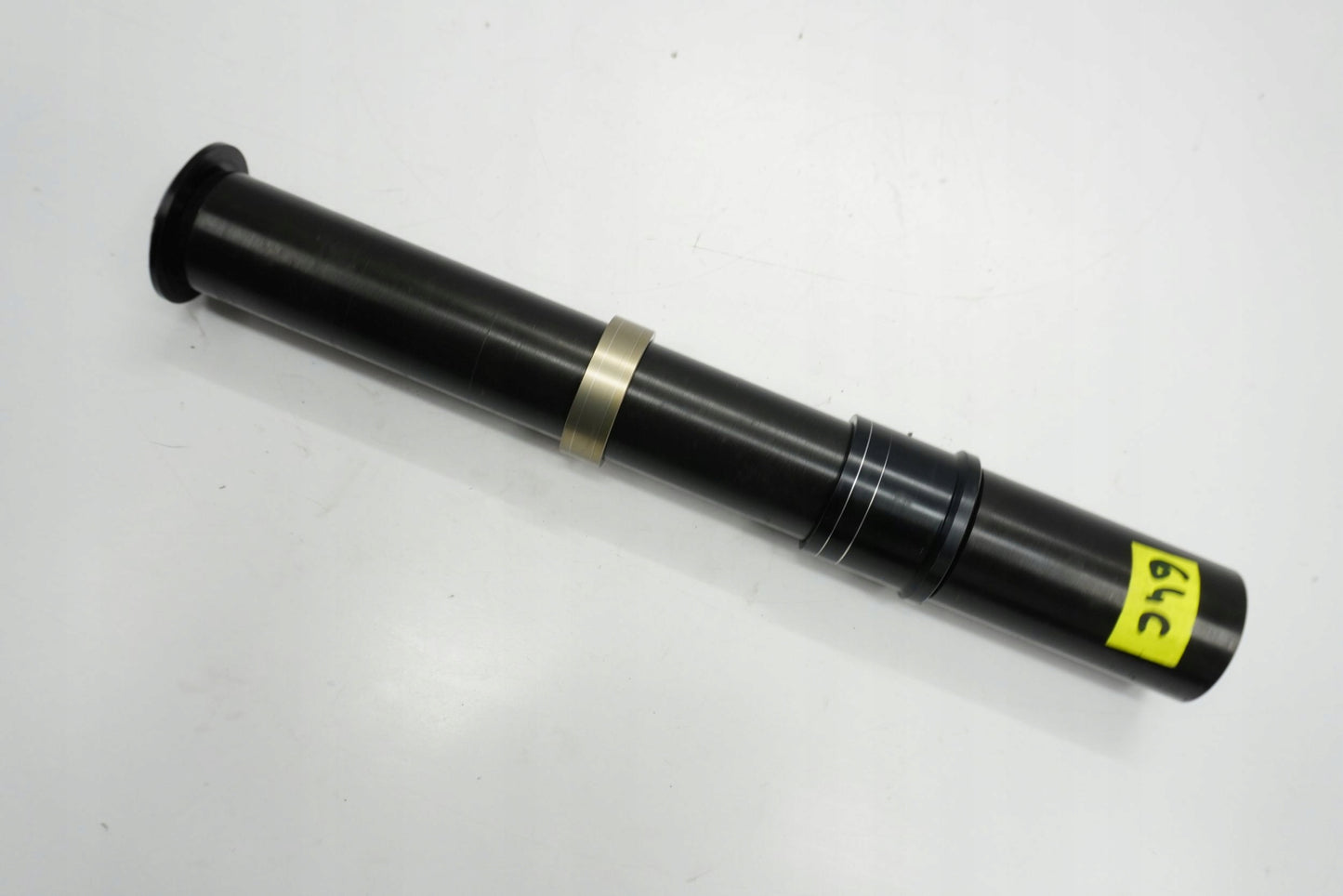 KTM 890 DUKE R 20- Vorderachse Achse vorne Radachse front axle 4