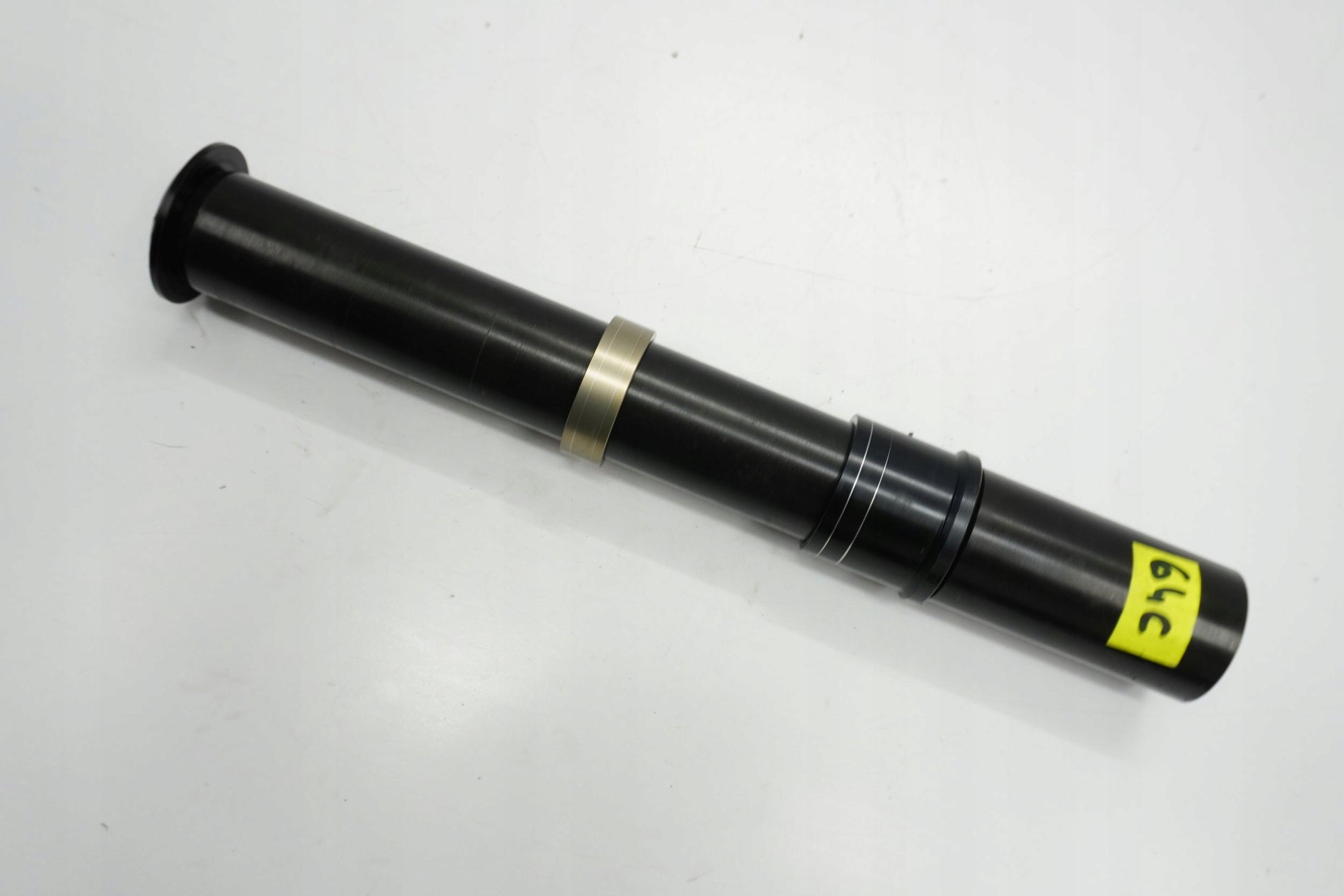 KTM 890 DUKE R 20- Vorderachse Achse vorne Radachse front axle 4