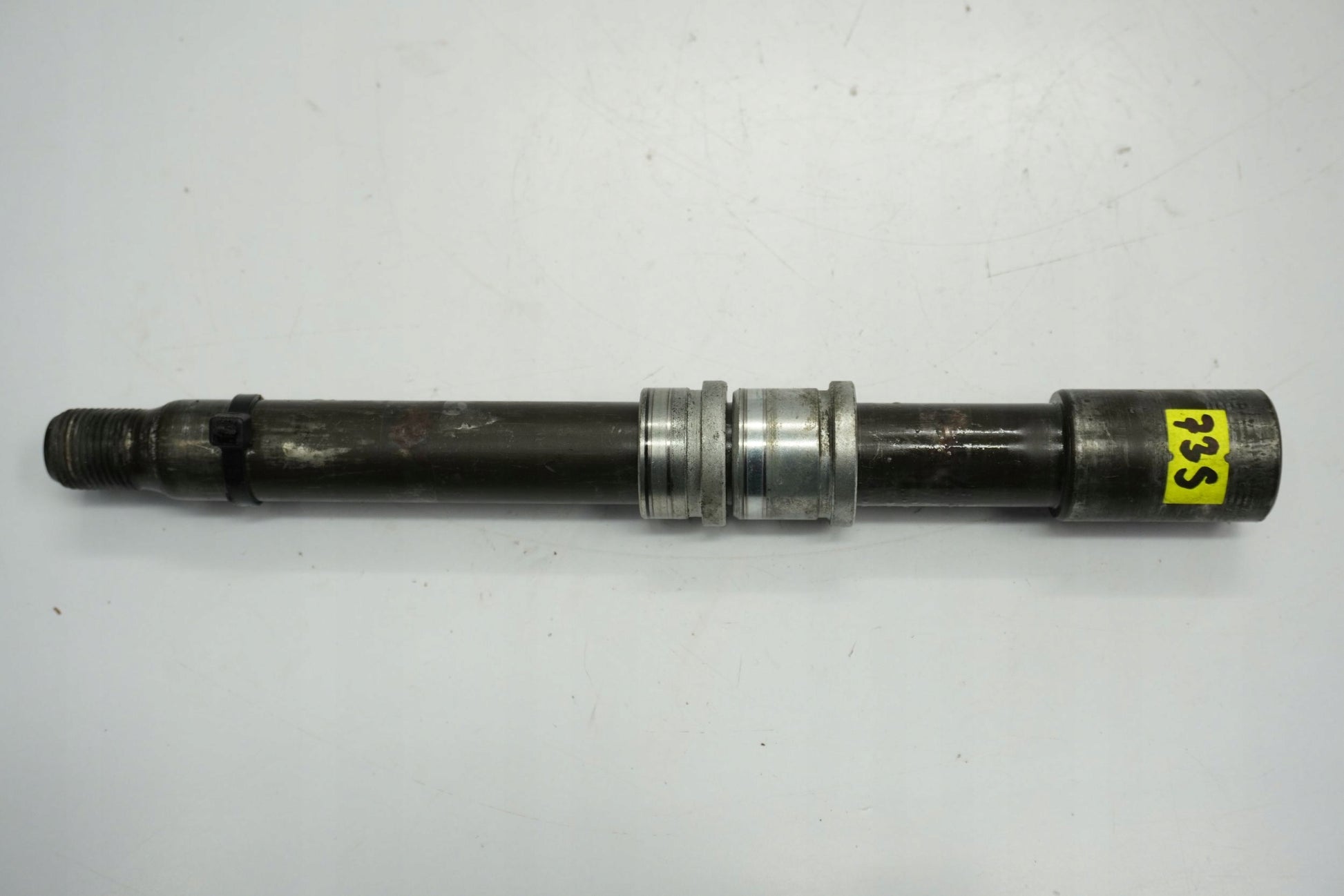 YAMAHA FJR 1300 01-05 Vorderachse Achse vorne Radachse front axle 4