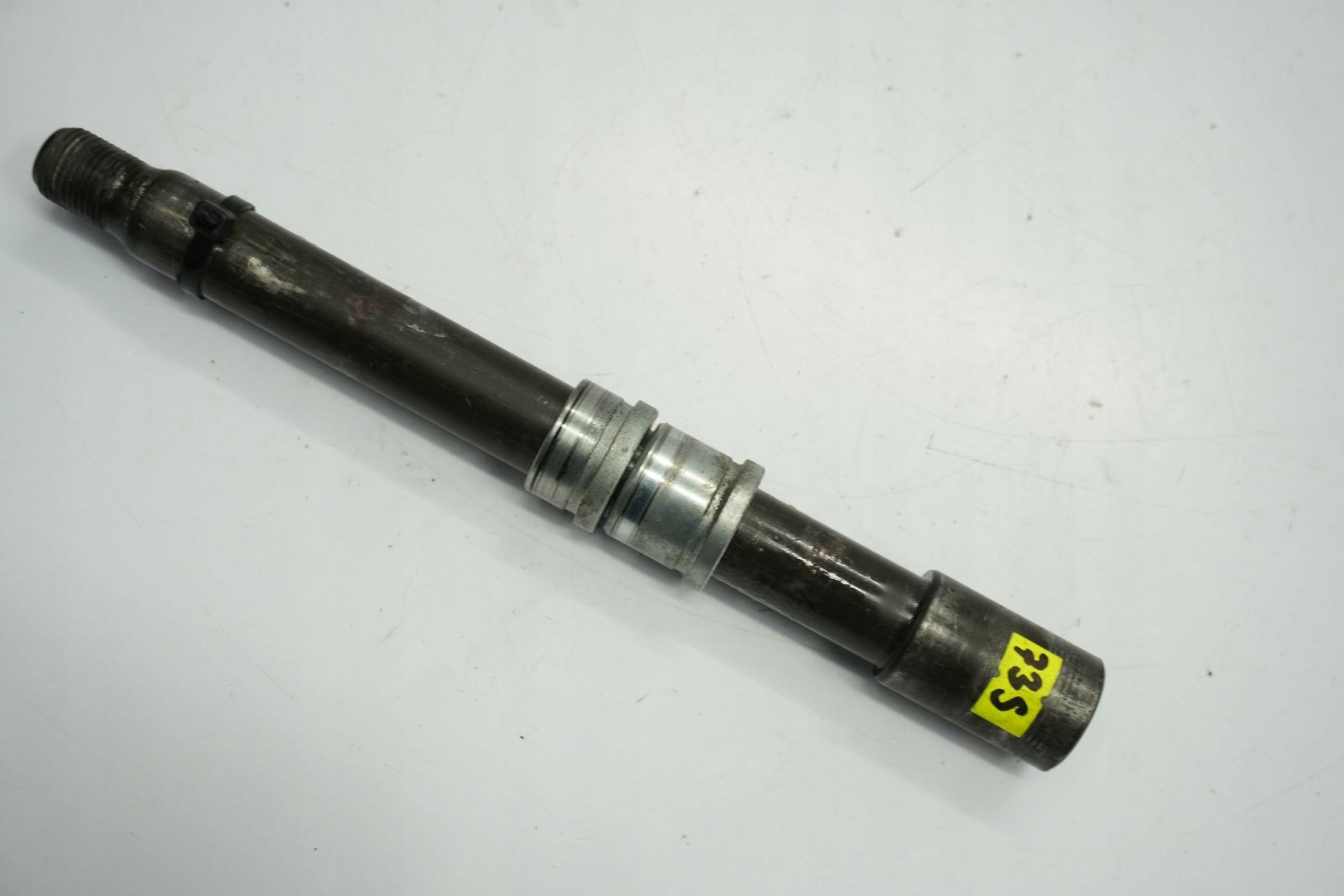 YAMAHA FJR 1300 01-05 Vorderachse Achse vorne Radachse front axle 7