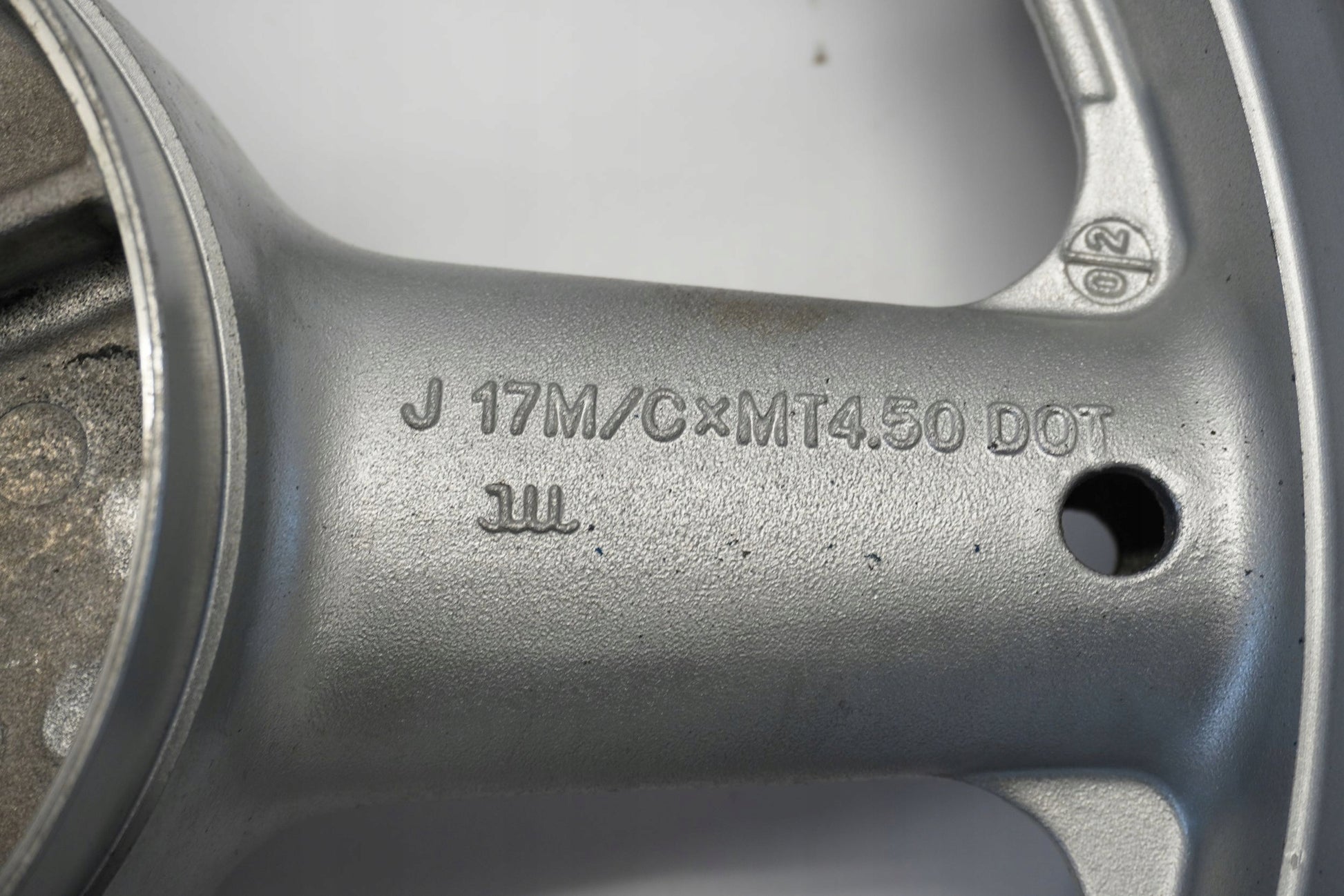 SUZUKI SV 650 03-12 Felge hinten Wheel Hinterrad 3