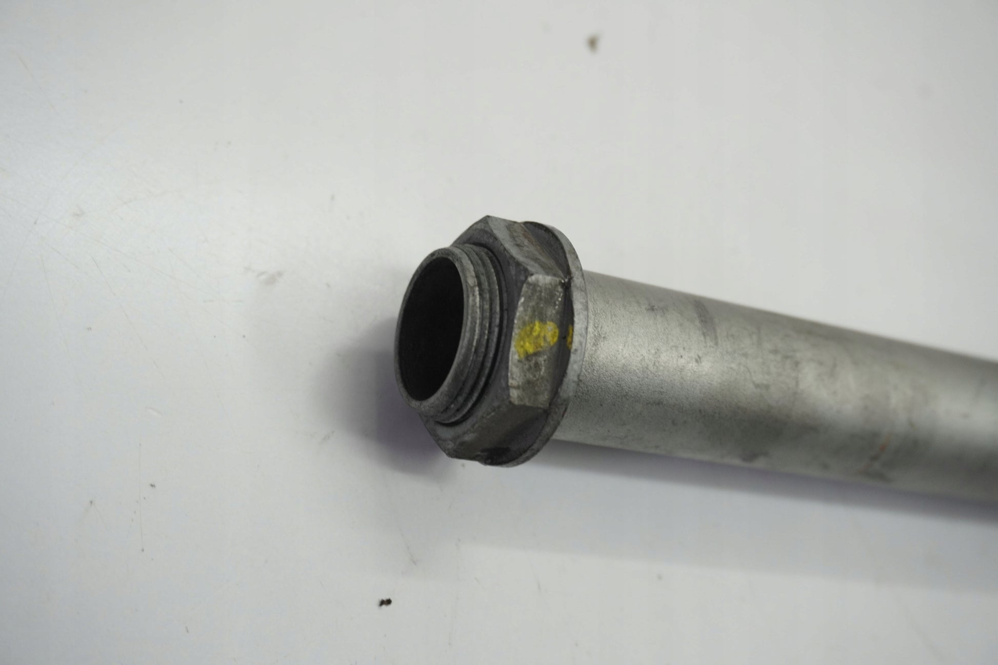 APRILIA SHIVER 900 17- Vorderachse Achse vorne Radachse front axle 6