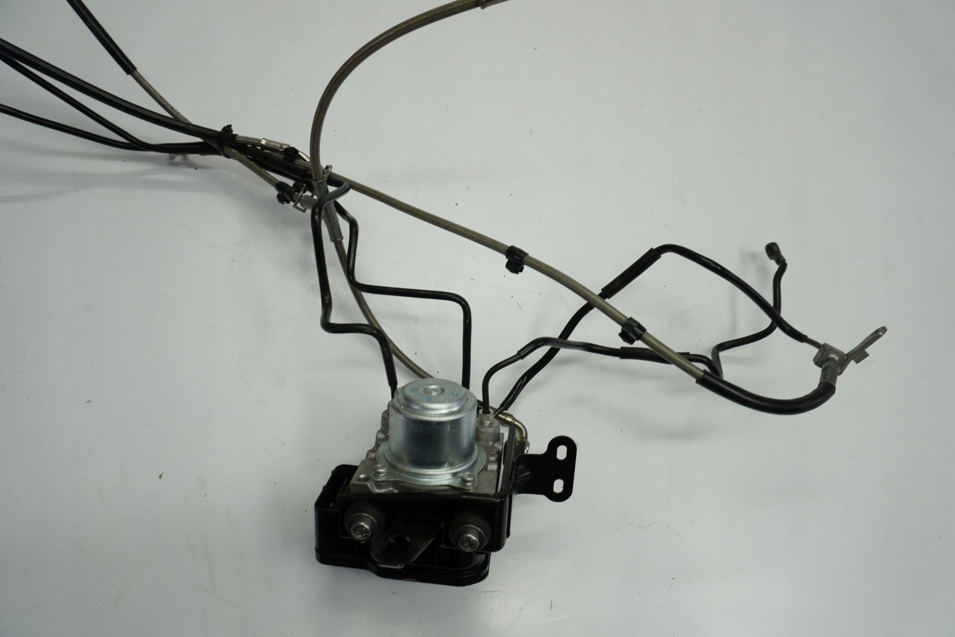 TRIUMPH TIGER 1050 06-12 ABS Pumpe Druckmodulator 2