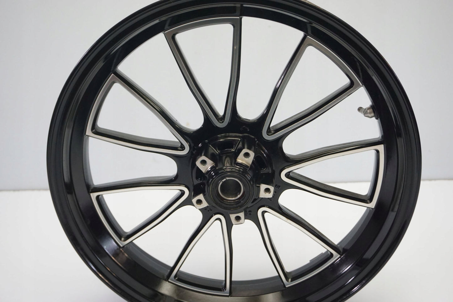 DUCATI DIAVEL 1200 11-13 Felge vorne Wheel Vorderrad 9