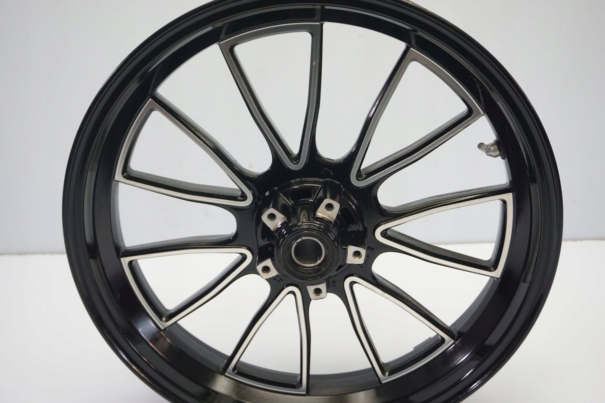 DUCATI DIAVEL 1200 11-13 Felge vorne Wheel Vorderrad 9