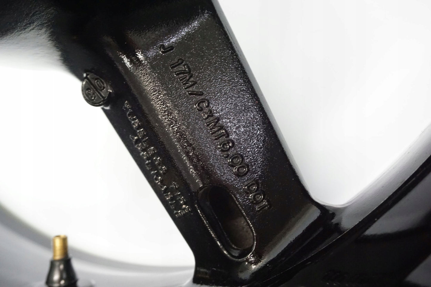 SUZUKI GSX-R 1000 K3-K4 Felge hinten Wheel Hinterrad 3