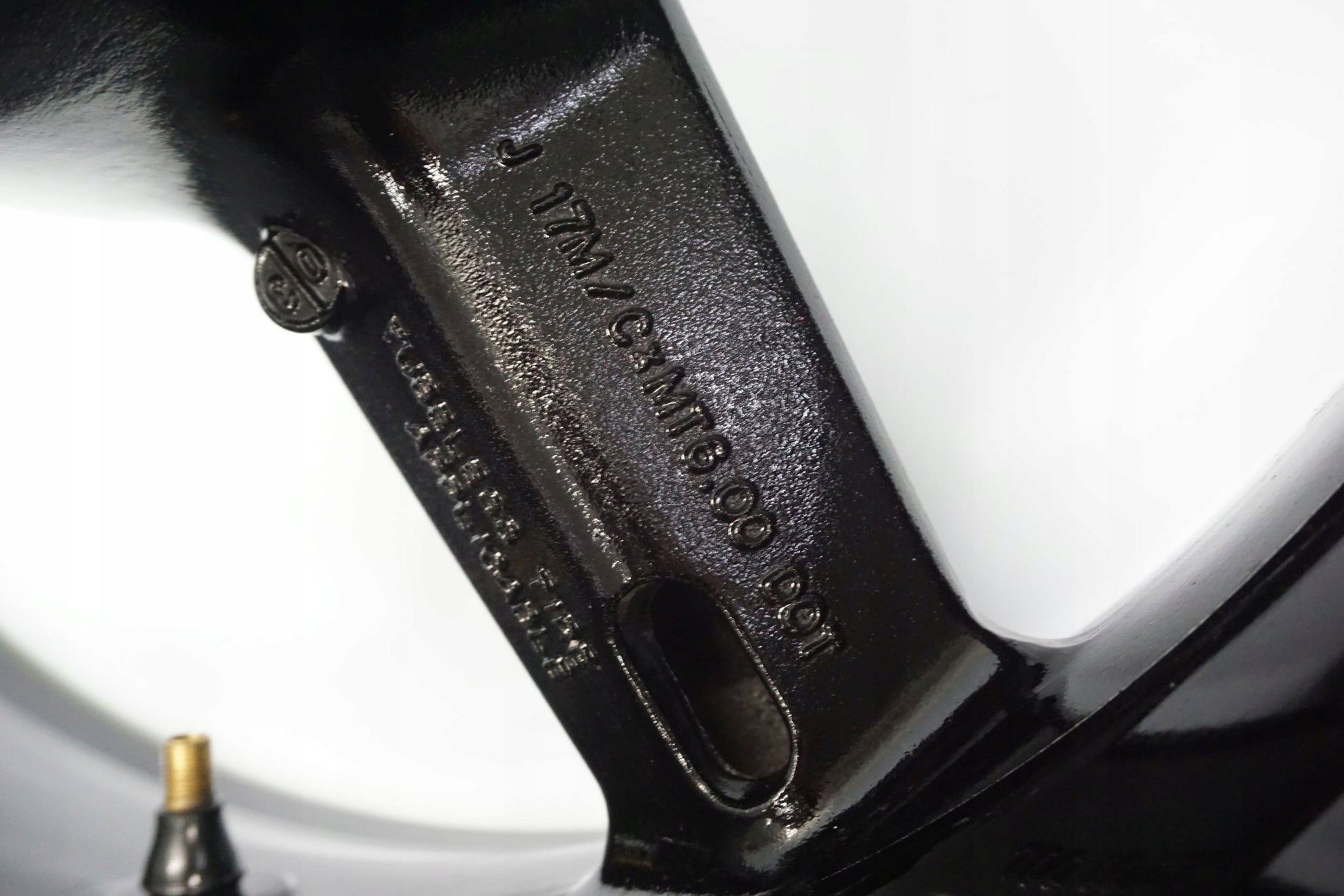 SUZUKI GSX-R 1000 K3-K4 Felge hinten Wheel Hinterrad 3