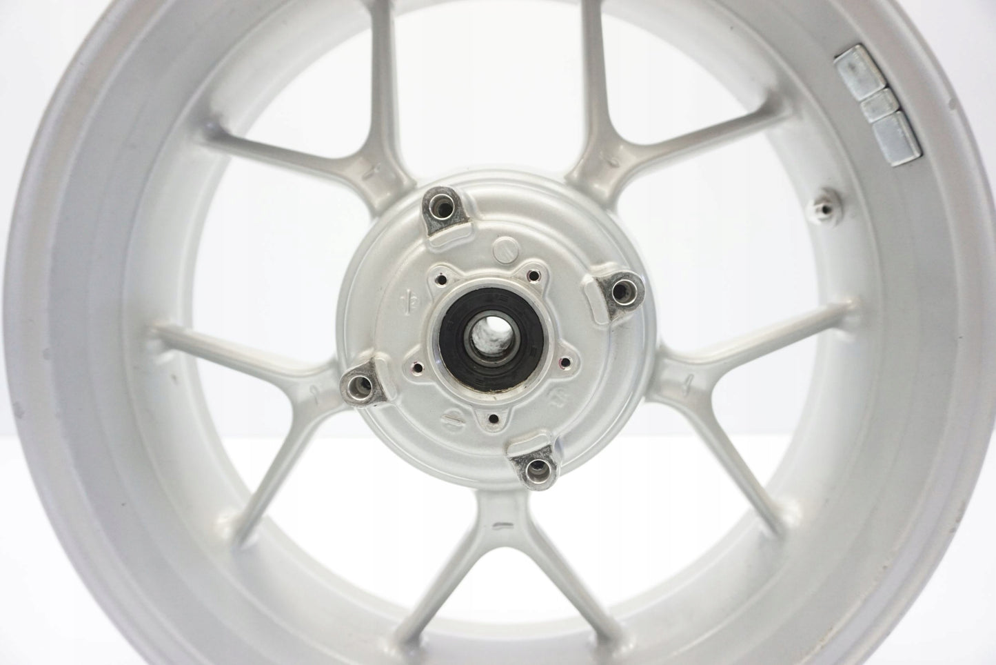 TRIUMPH TIGER 1050 06-12 Felge hinten Wheel Hinterrad 7