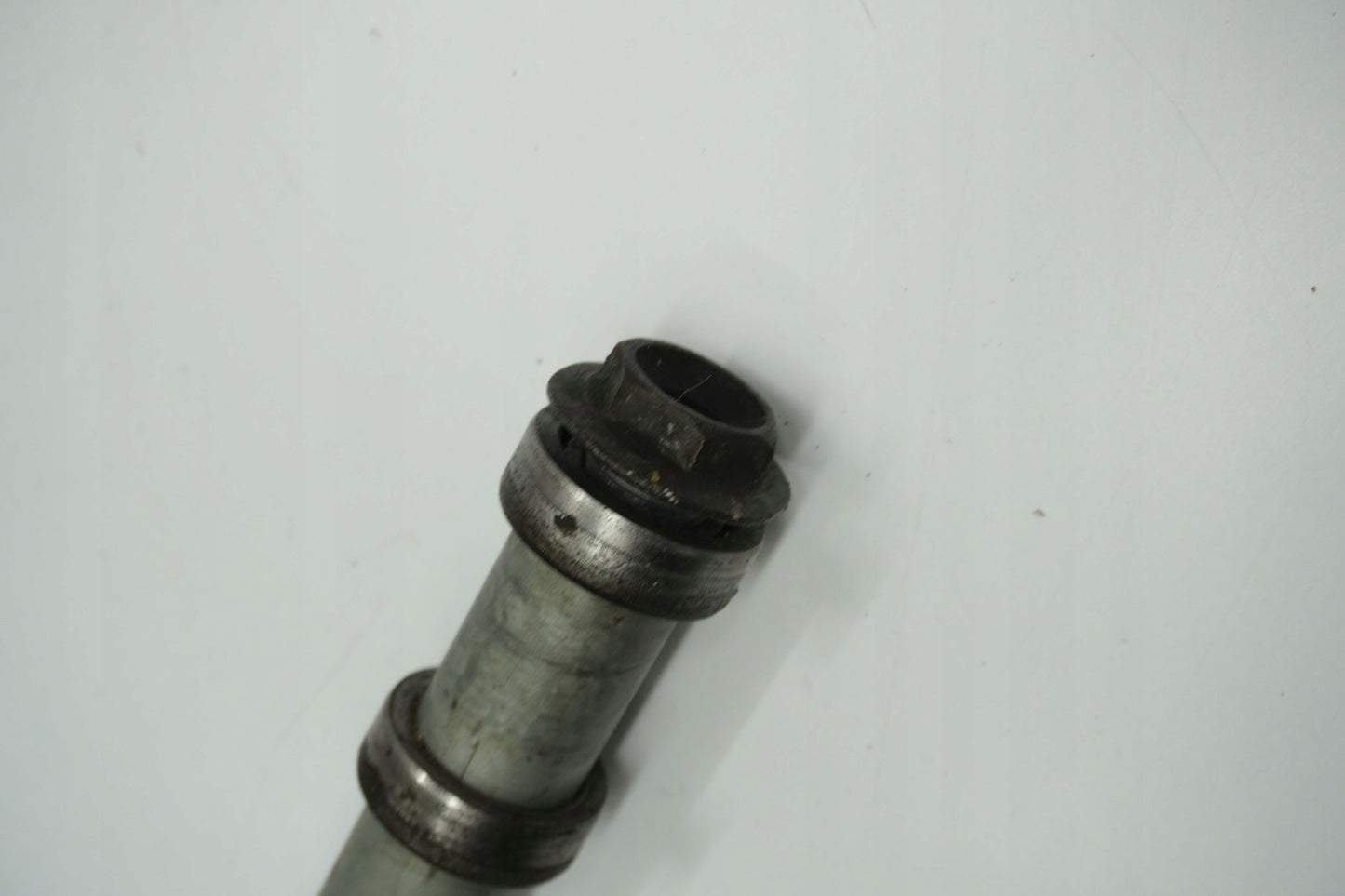 HONDA VFR 1200 F 09-16 Vorderachse Achse vorne Radachse front axle 3