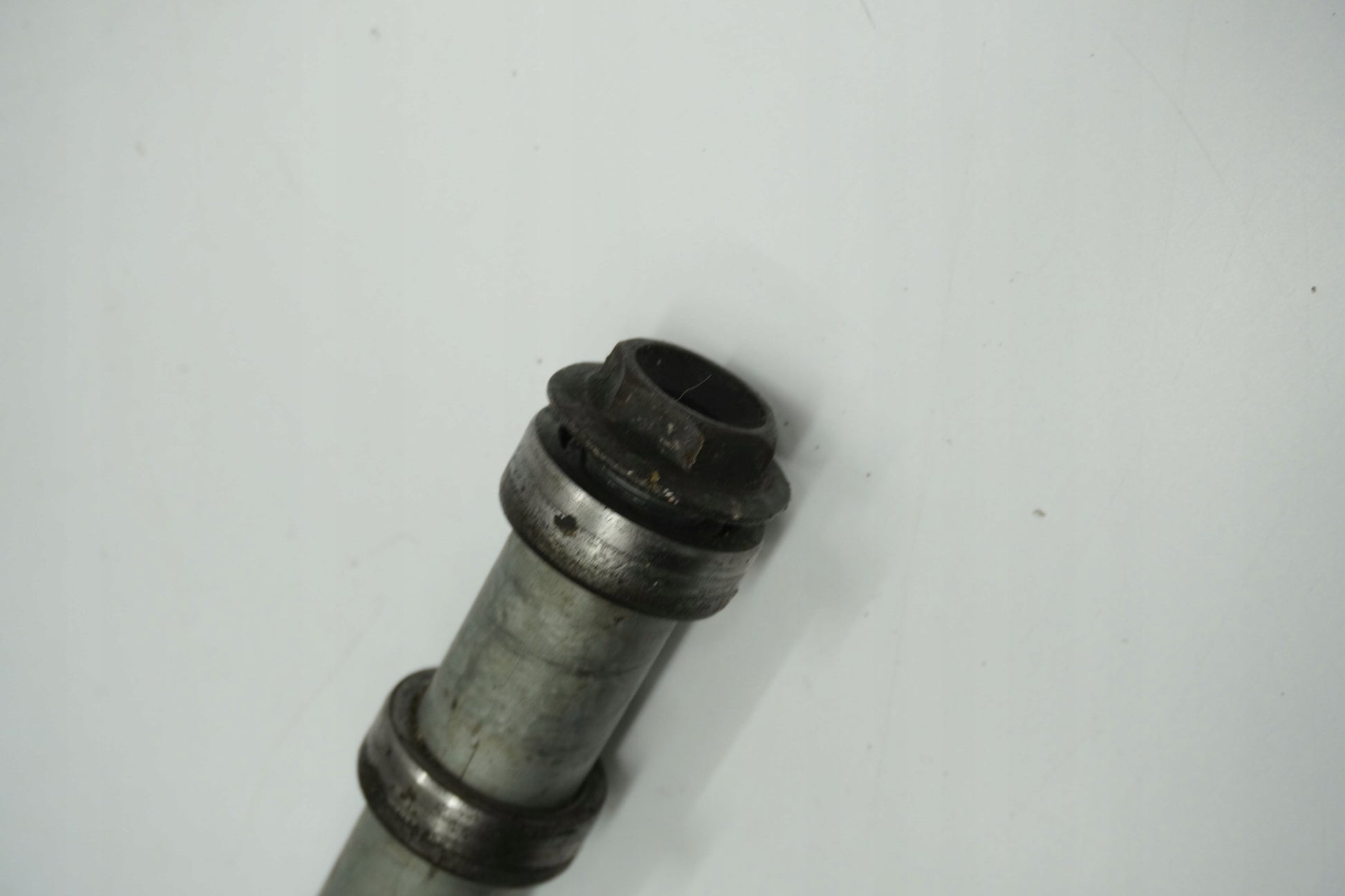 HONDA VFR 1200 F 09-16 Vorderachse Achse vorne Radachse front axle 3