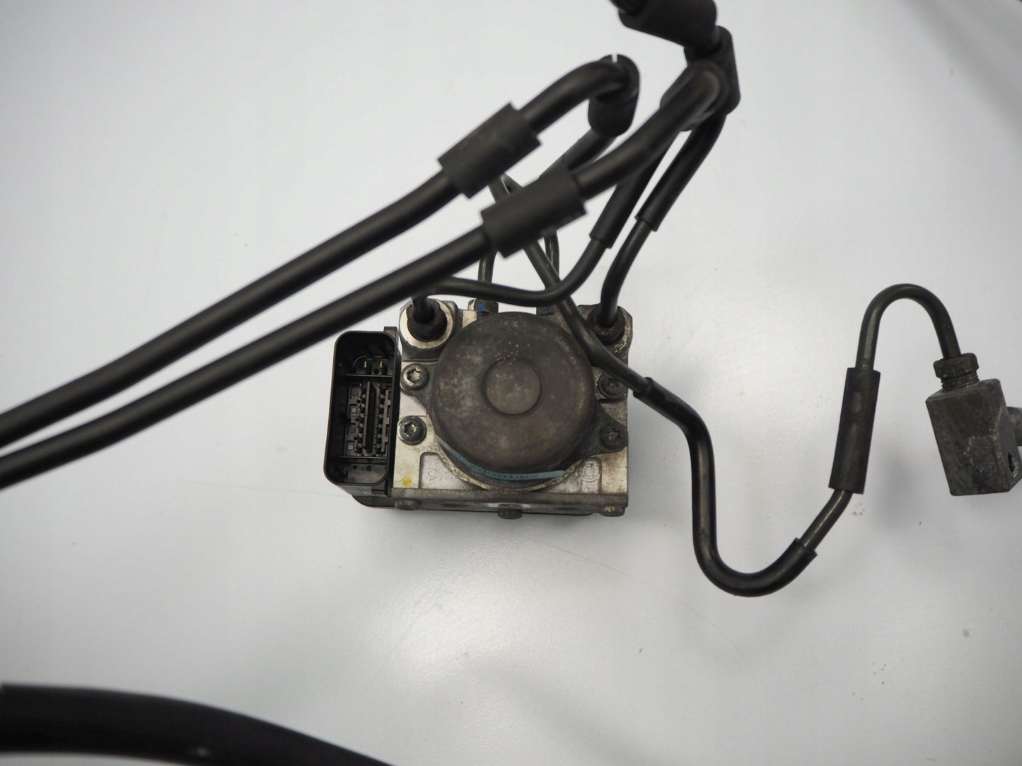 HONDA VFR 800 XF CROSSRUNNER 14-16 ABS Pumpe Druckmodulator 3