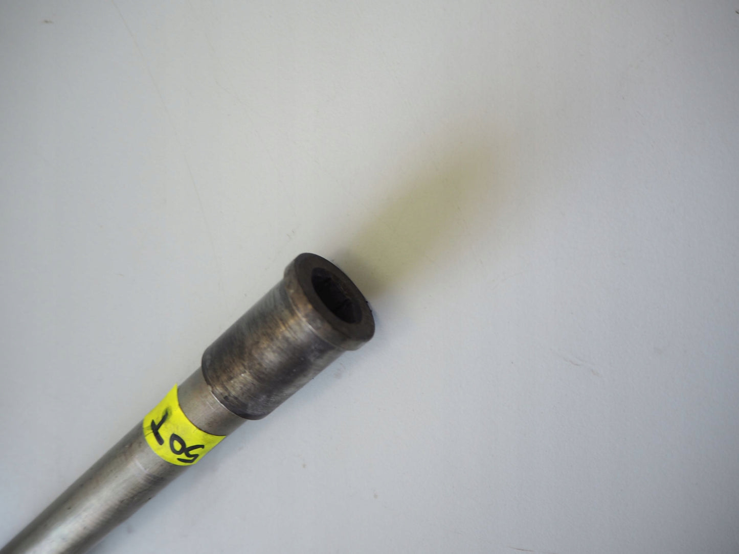 KAWASAKI Z1000 10-13 Vorderachse Achse vorne Radachse front axle 4