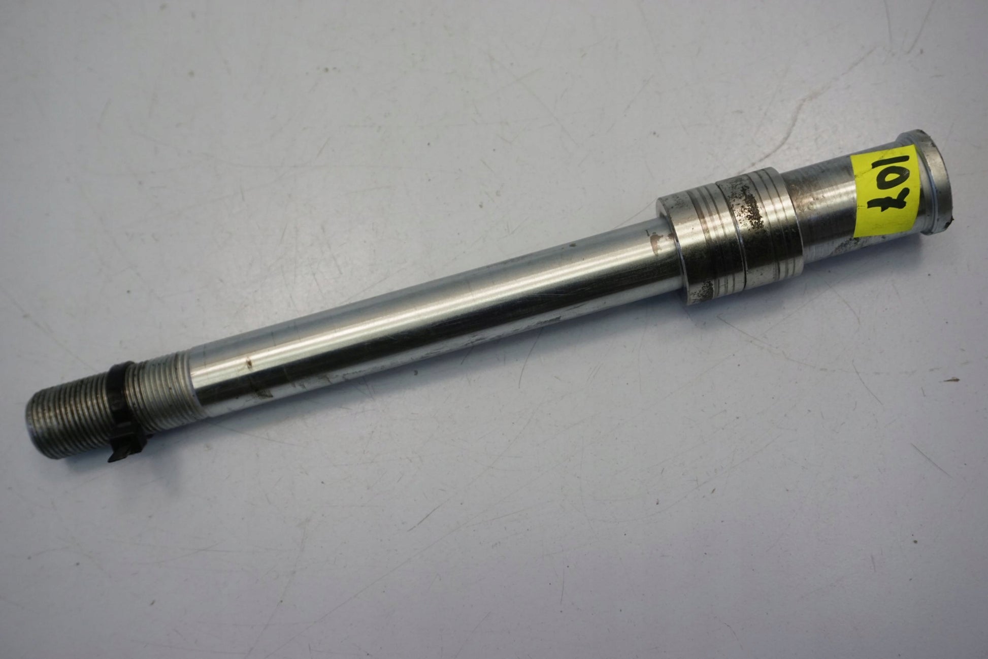 KAWASAKI VULCAN S 650 21- Vorderachse Achse vorne Radachse front axle 2