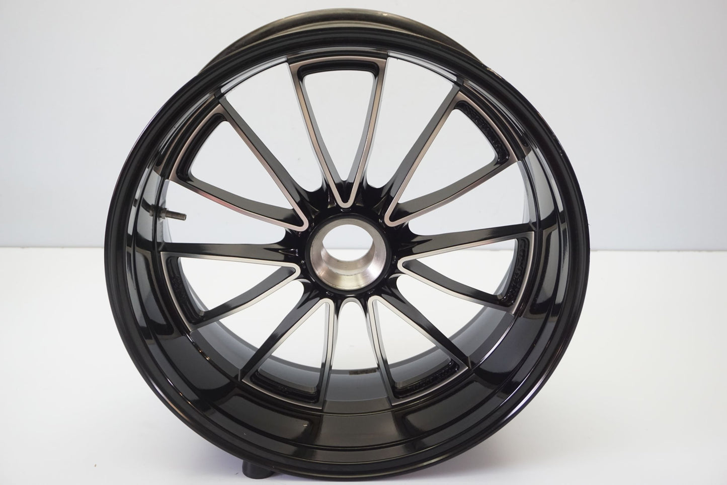 DUCATI DIAVEL 1200 Felge hinten Wheel Hinterrad 8
