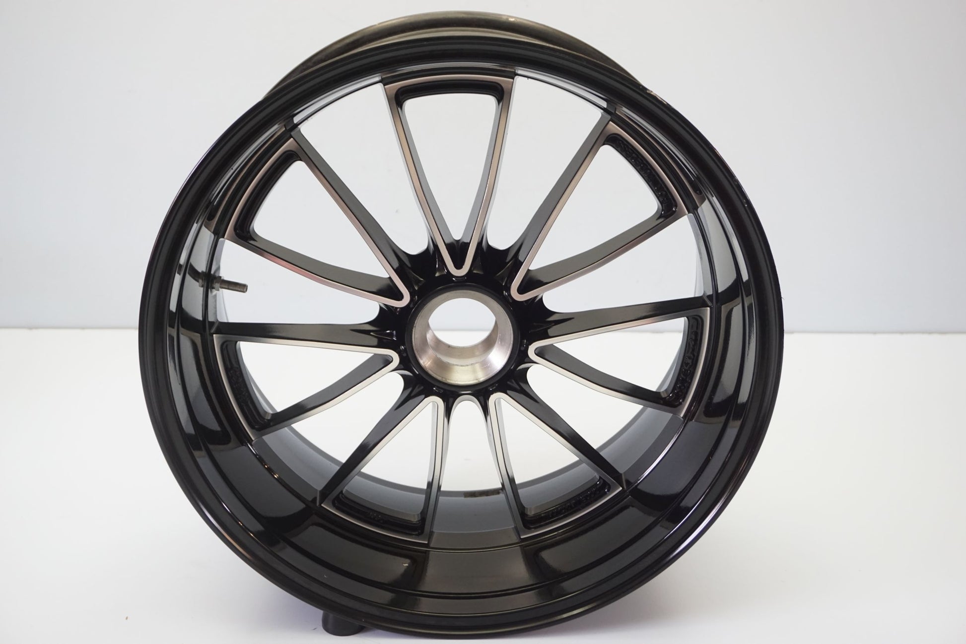 DUCATI DIAVEL 1200 Felge hinten Wheel Hinterrad 8