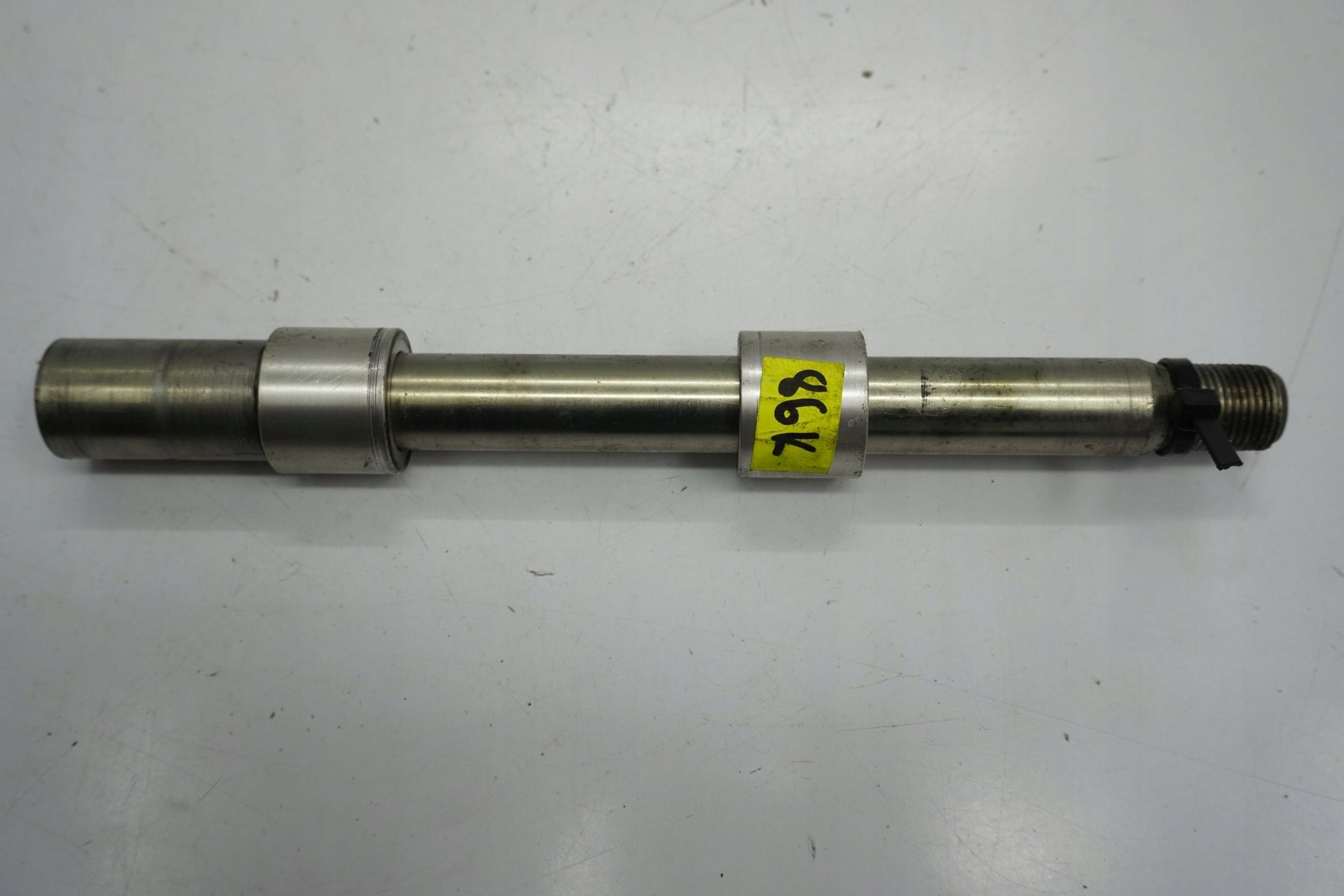 TRIUMPH STREET TRIPLE 675 07-12 Vorderachse Achse vorne Radachse front axle 4