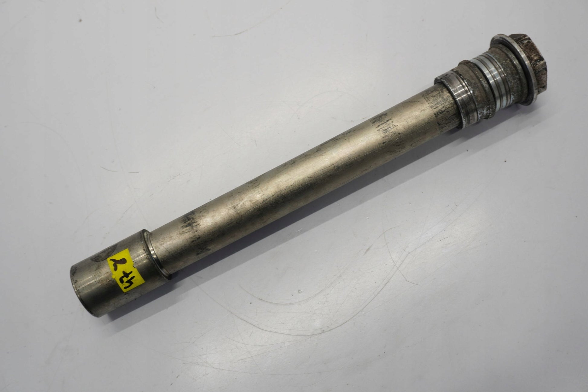YAMAHA MT-10 16-21 Vorderachse Achse vorne Radachse front axle 7