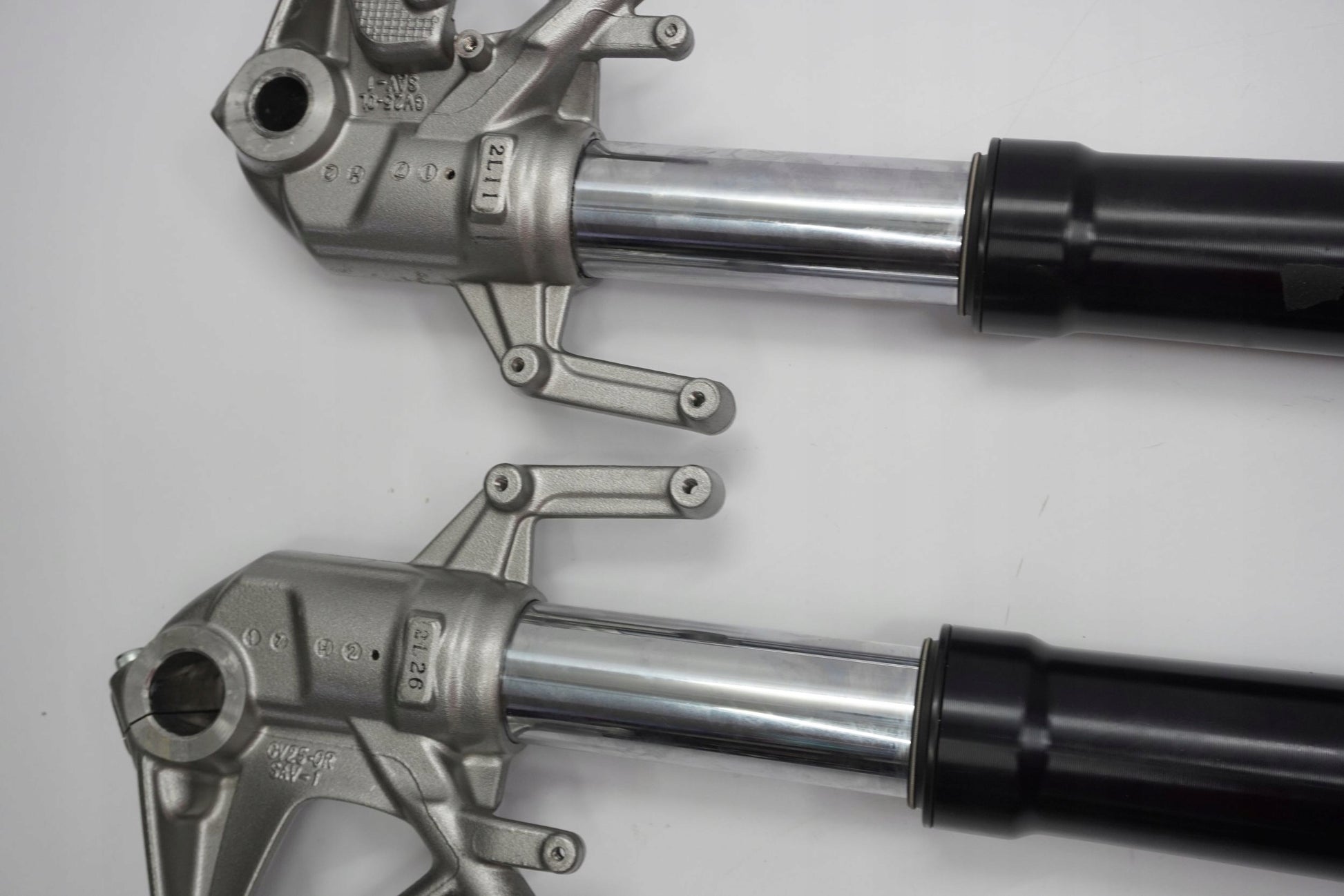 TRIUMPH ROCKET 3 R 20- Gabel Gabelholme Fork 2