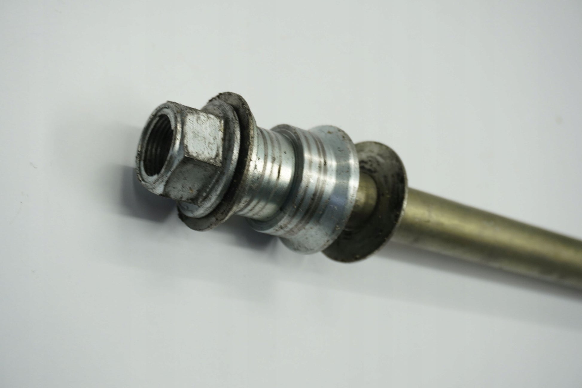 SUZUKI SFV 650 GLADIUS 09-16 Hinterachse Achse hinten Radachse rear axle 2