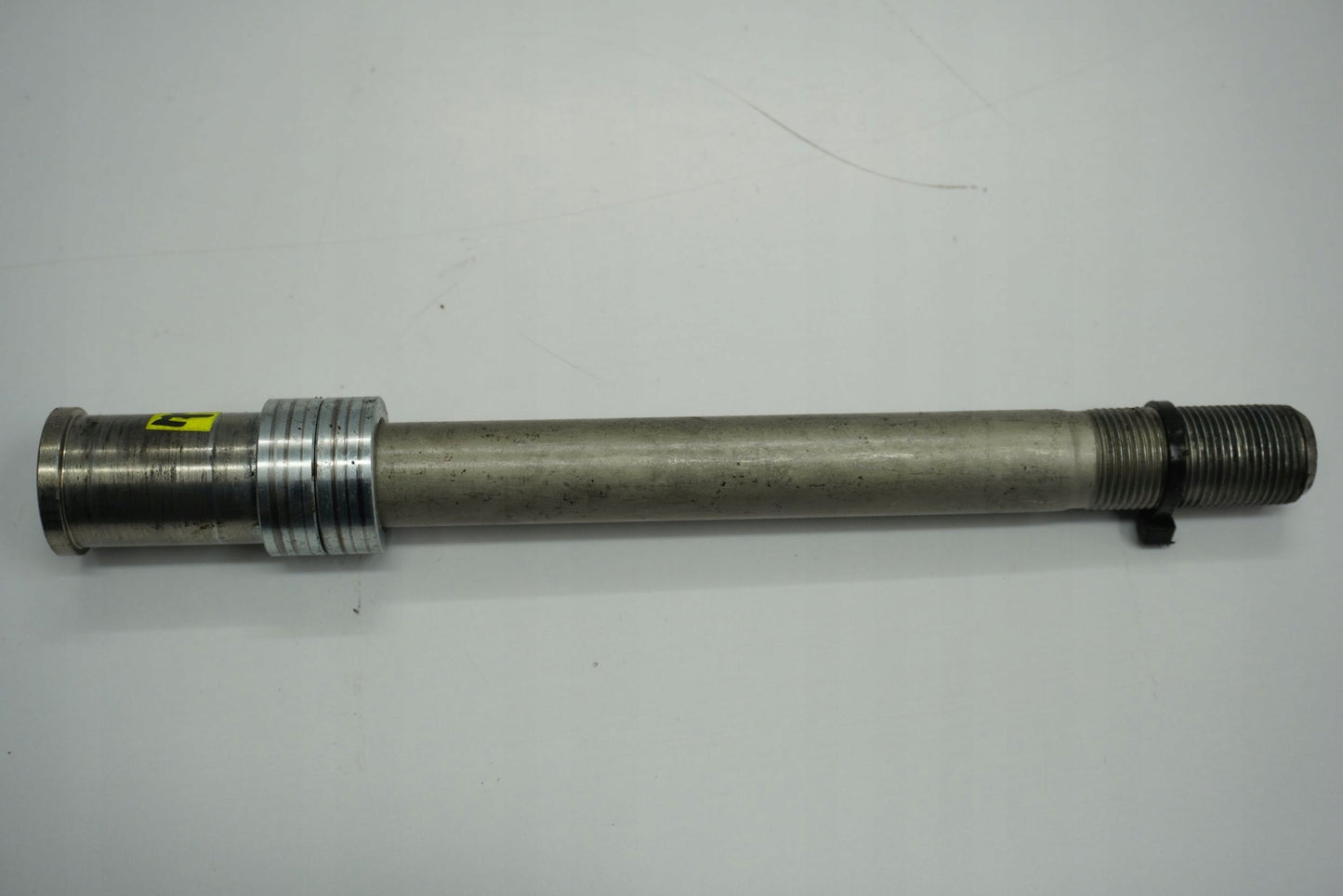 KAWASAKI Z 900 RS 18- Vorderachse Achse vorne Radachse front axle 2